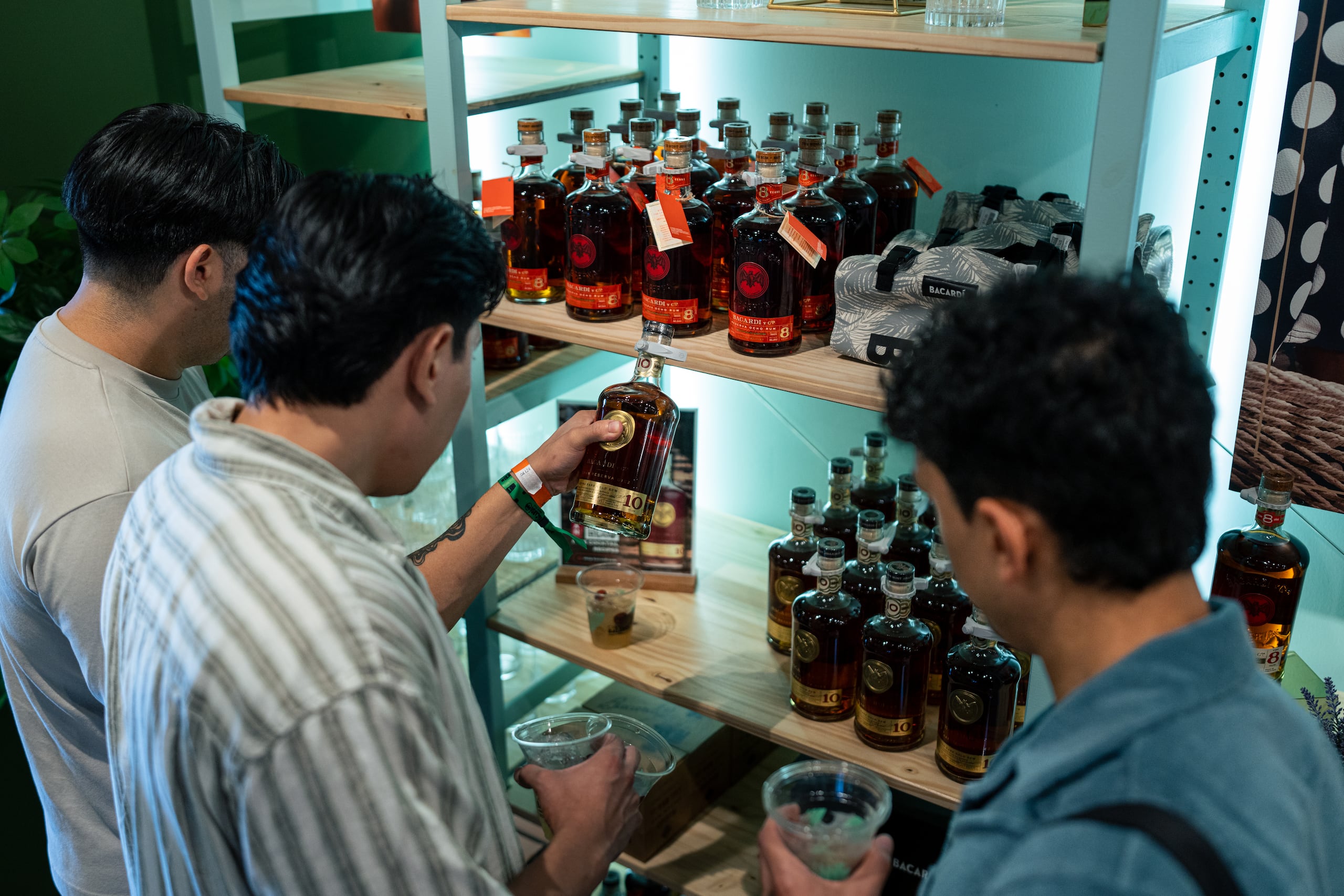 Para los más aficionados, aquí aprenderás a degustar el preciado elixir de la manera correcta