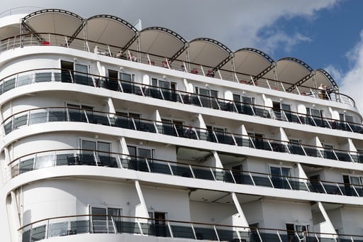 Imagen de la cobertura de: Detienen a 11 en cruceros por acusaciones de distribuir material de abuso infantil