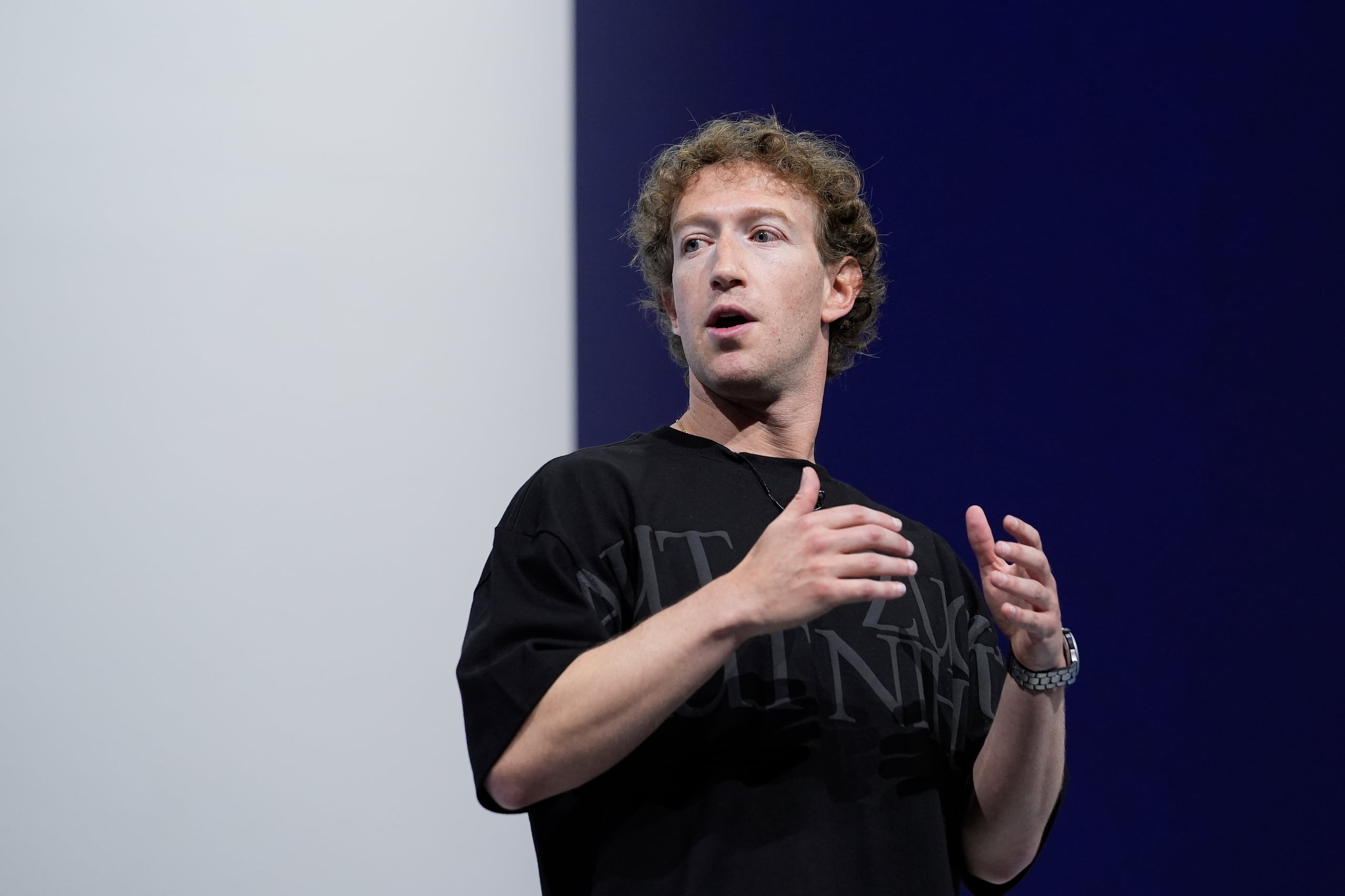 El anuncio de esta nueva IA tiene lugar un día después de darse a conocer que el director ejecutivo de Meta, Mark Zuckerberg, está creando personalmente un nuevo equipo de “superinteligencia” dedicado a construir la plataforma de inteligencia artificial (IA) más avanzada del mundo, según medios especializados.