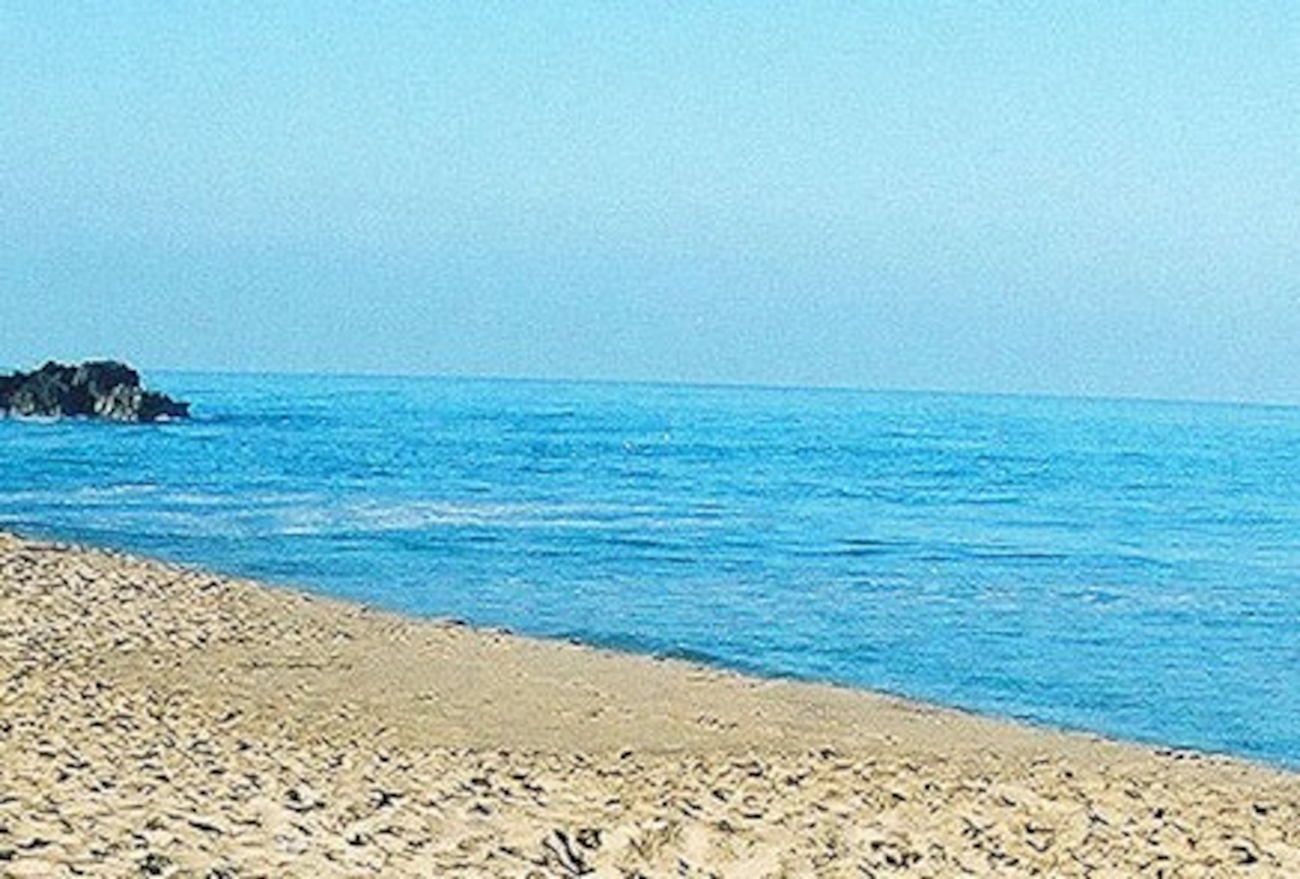 Un hombre que surfeaba en una playa de Rincón murió ahogado la mañana de hoy, domingo, cuando le sobrevino un ataque al corazón. (Archivo)