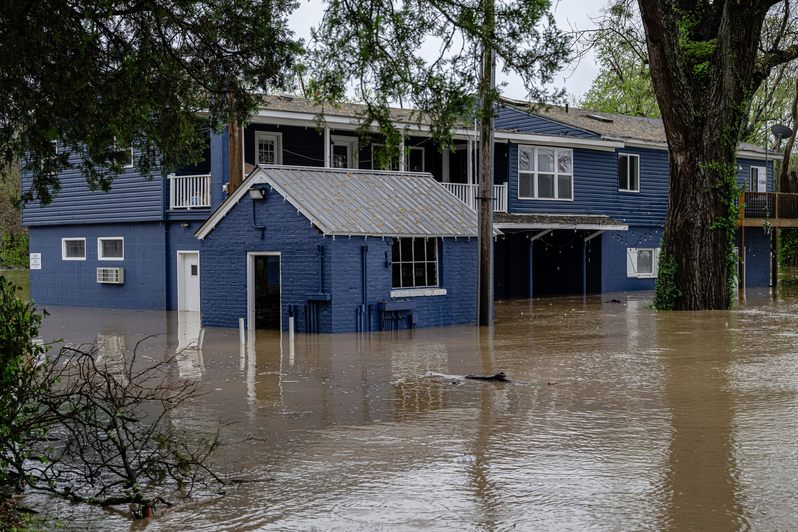 Entre las víctimas figura un niño de 5 años que murió en una casa de Little Rock, Arkansas, en un incidente relacionado con el tiempo, según la policía.