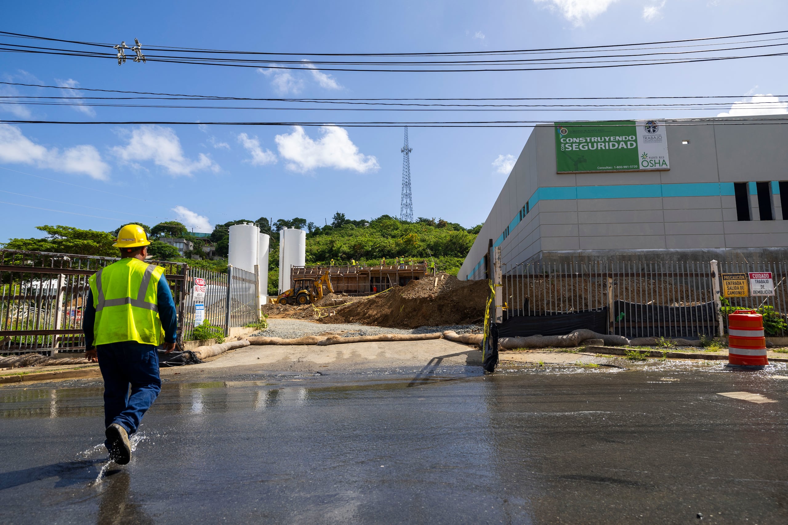 Vista de la construcción del Centro de Salud de Vieques.