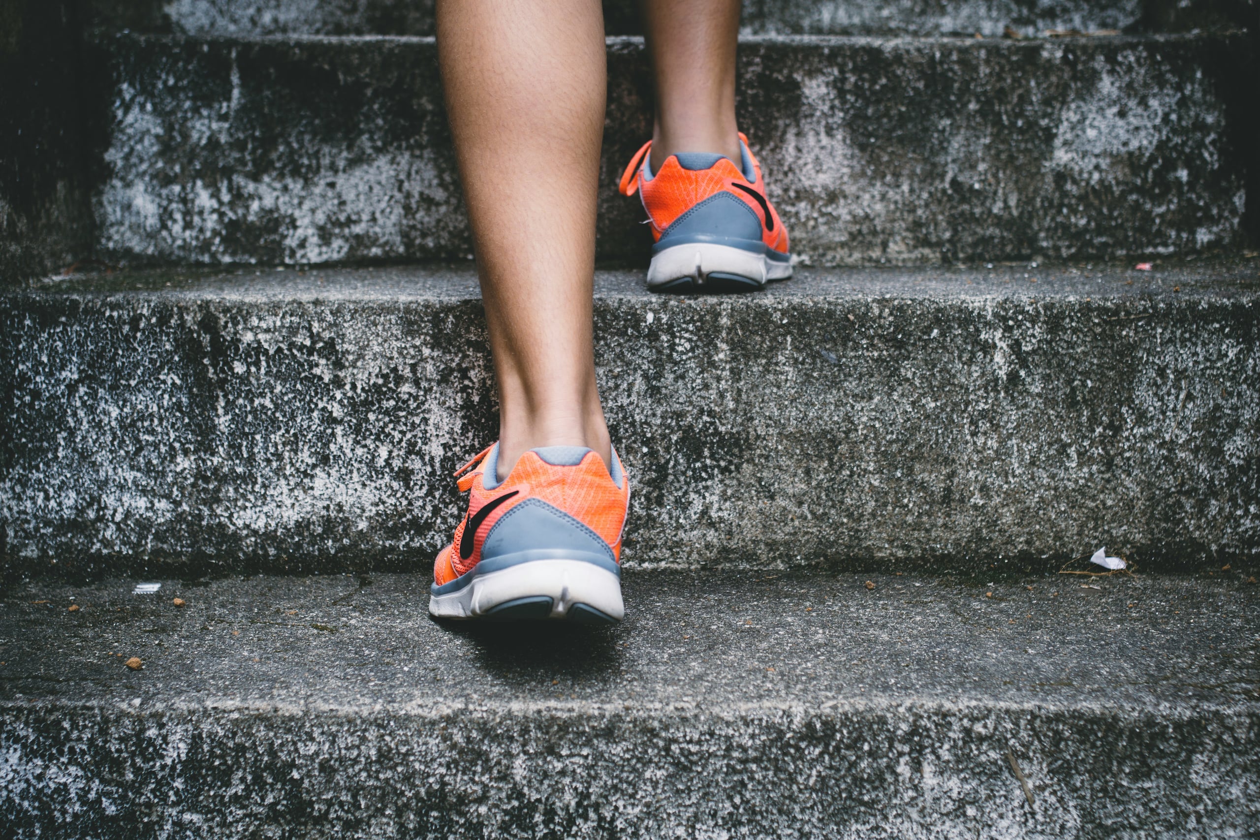 El beneficio de los "exercise snacks" no se limita al corazón: su impacto más inmediato se observa en el control metabólico, específicamente en cómo el cuerpo gestiona la glucosa en sangre.