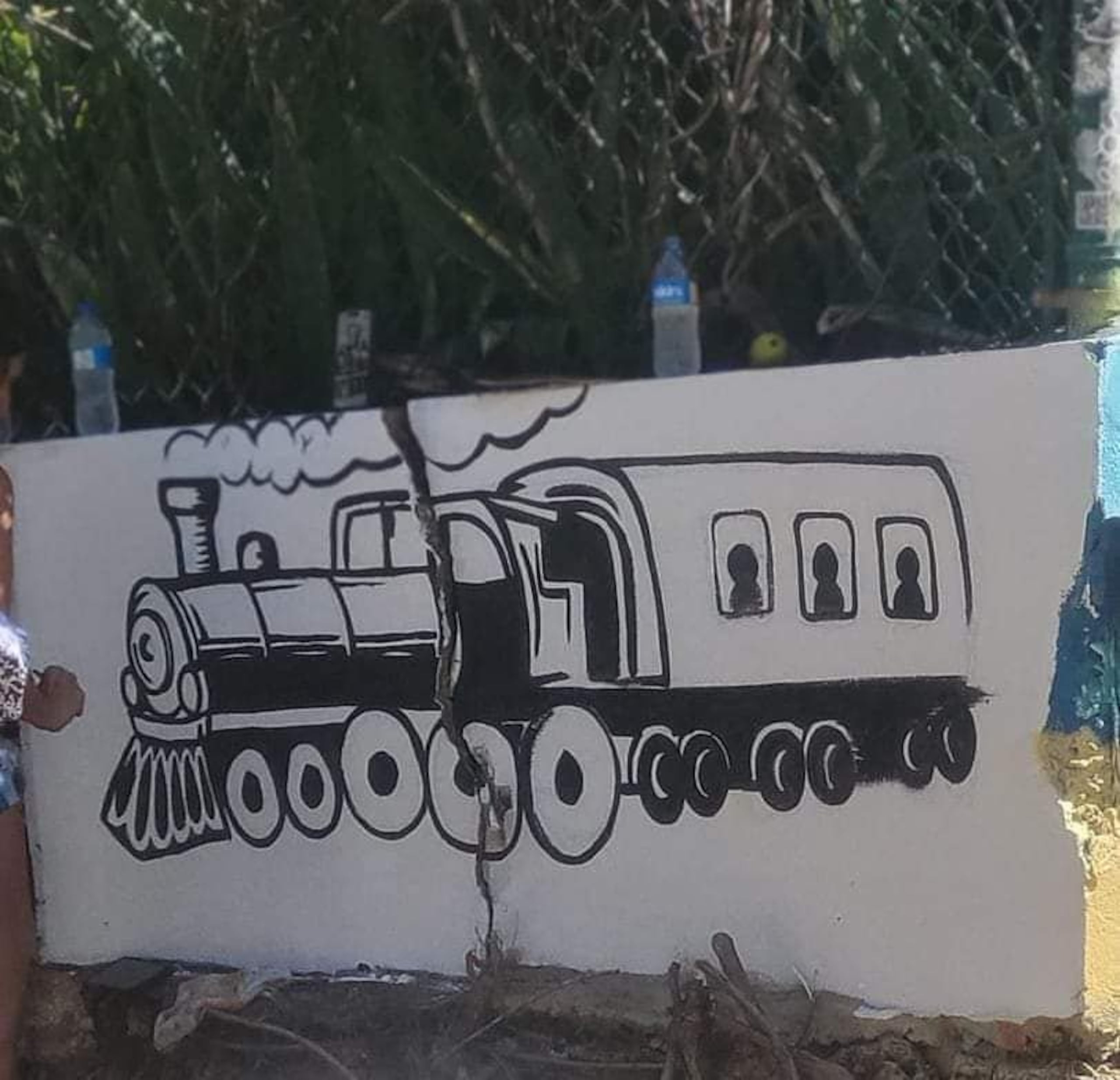Este es el mural que pintó la comunidad.