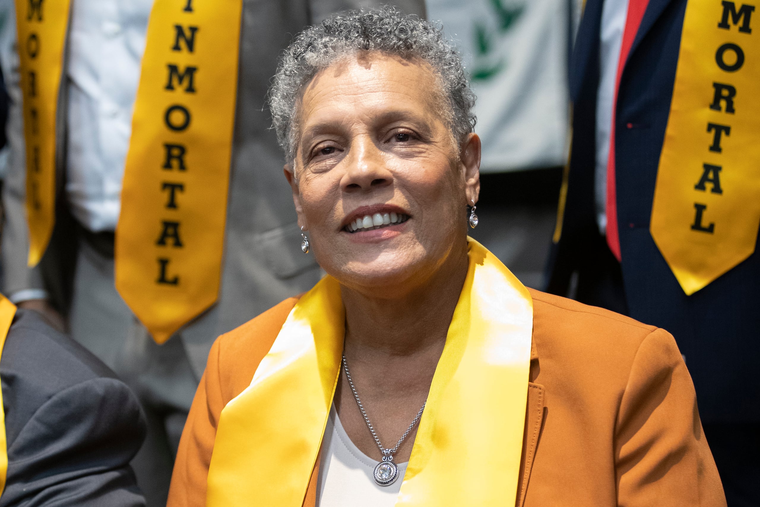 María "Cuca" Cordóvez durante su exaltación al Pabellón de la Fama del Deporte Puertorriqueño, como parte de la clase 2023.