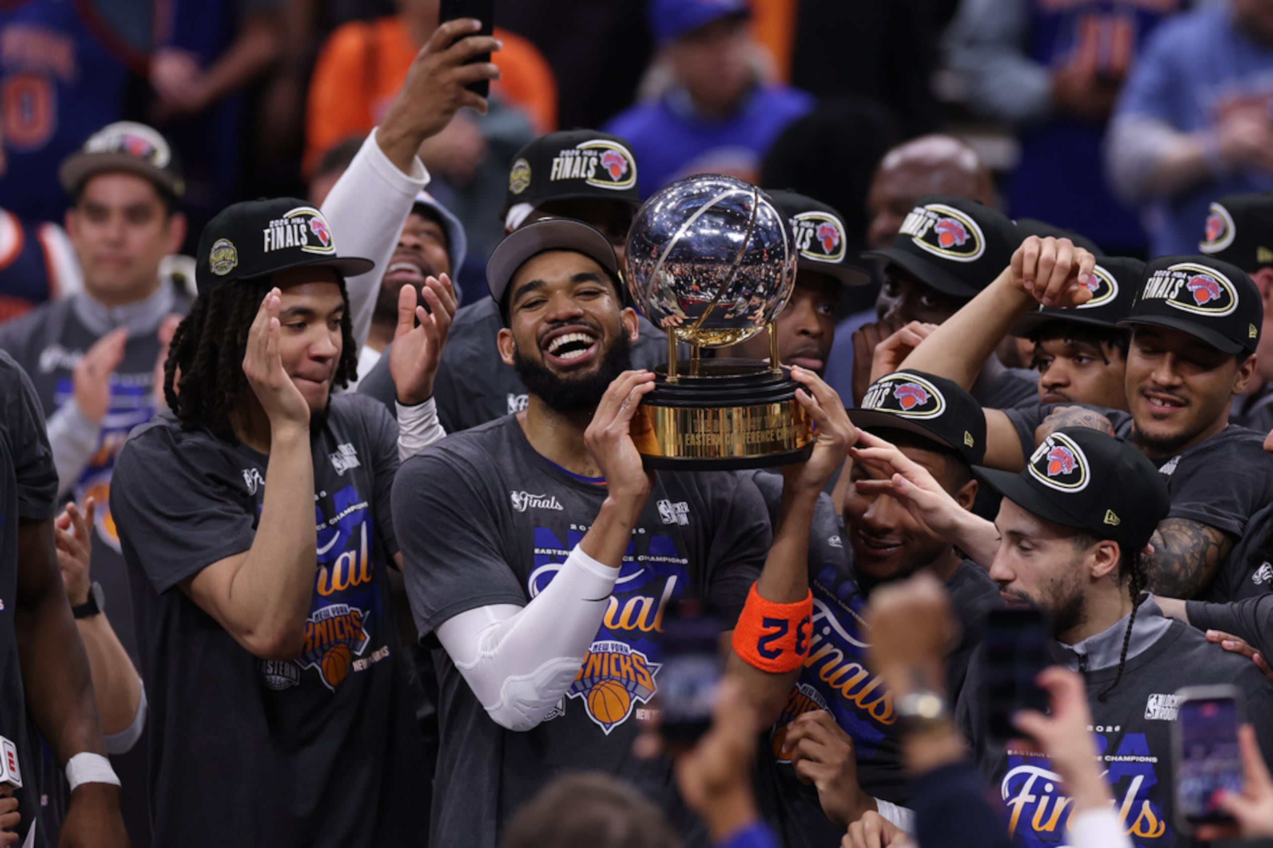 Los jugadores de los Knicks de Nueva York celebran tras ganar la final de la Conferencia del Este.