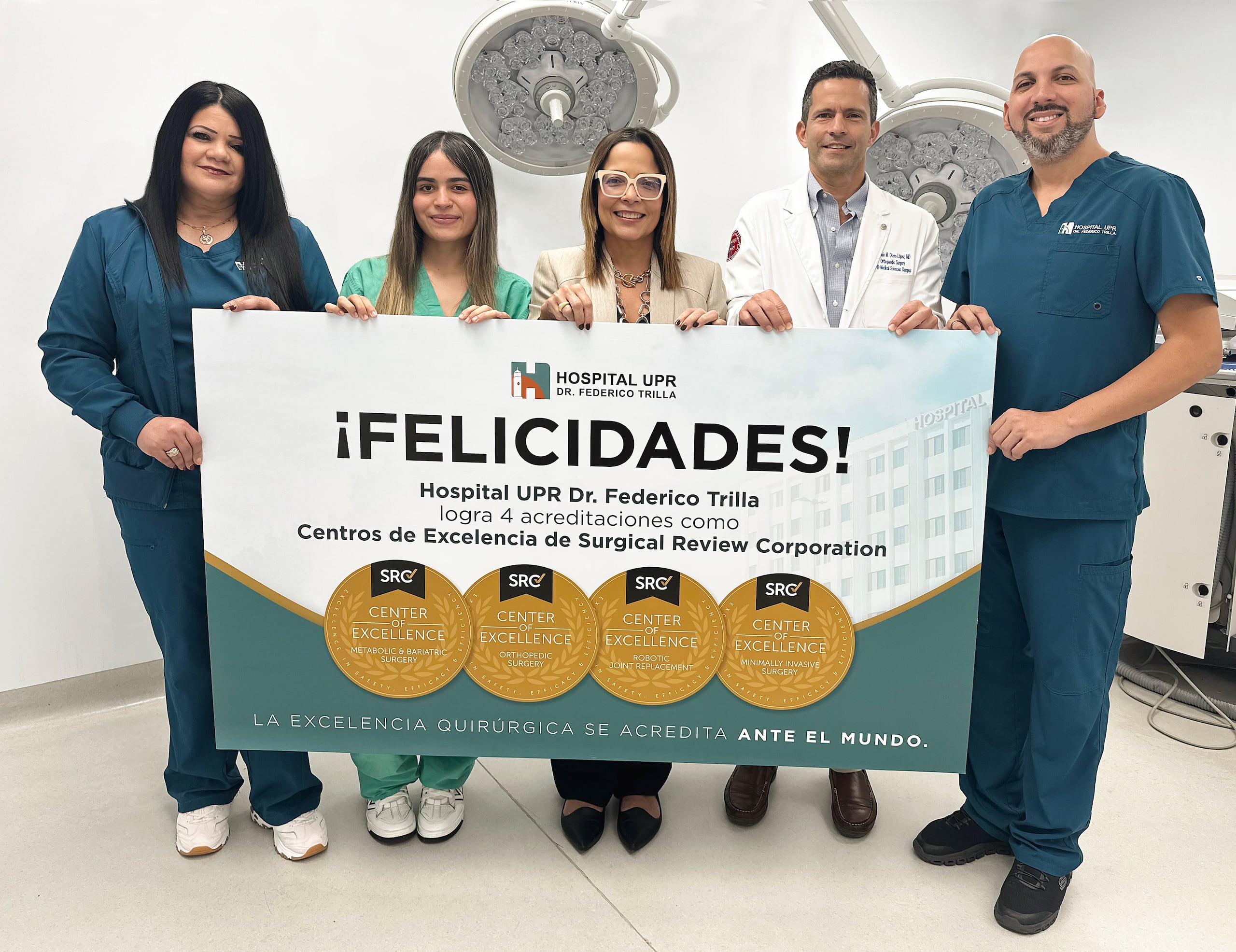 De izquierda a derecha: Yasirie Ríos Rodríguez, directora de Enfermería; Alondra Burgos, técnico quirúrgico; Lcda. Yelitza Sánchez Rodríguez, directora ejecutiva; Dr. Antonio Otero López, director de Ortopedia; y Jean Rodríguez, gerente de Sala de Operaciones, parte del equipo del Hospital UPR Dr. Federico Trilla que hizo posibles las acreditaciones de excelencia quirúrgica otorgadas por Surgical Review Corporation (SRC).