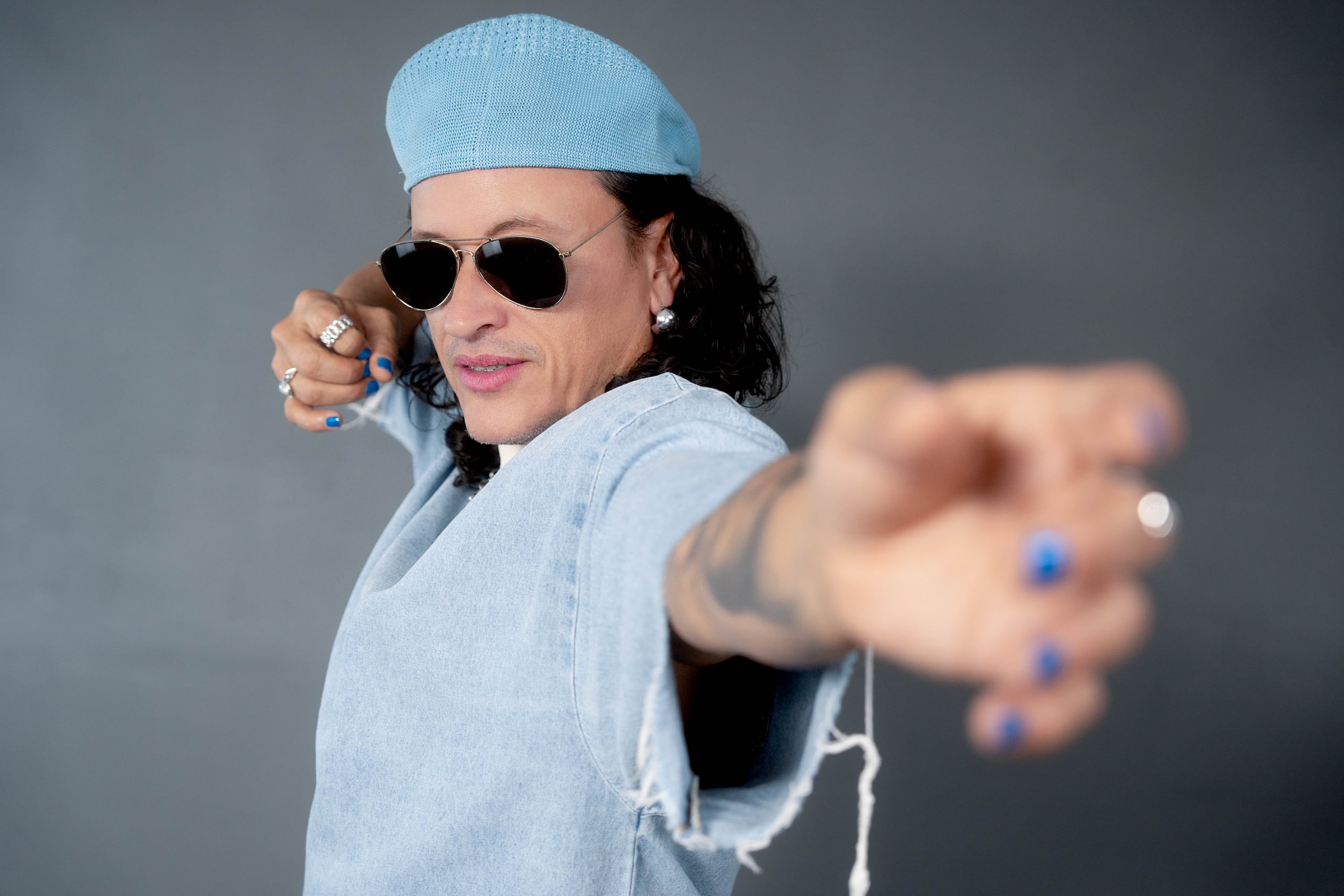 Elvis Crespo tendrá una cita especial con su fanaticada en la conocida tienda de música del Cantón Mall en Bayamón.