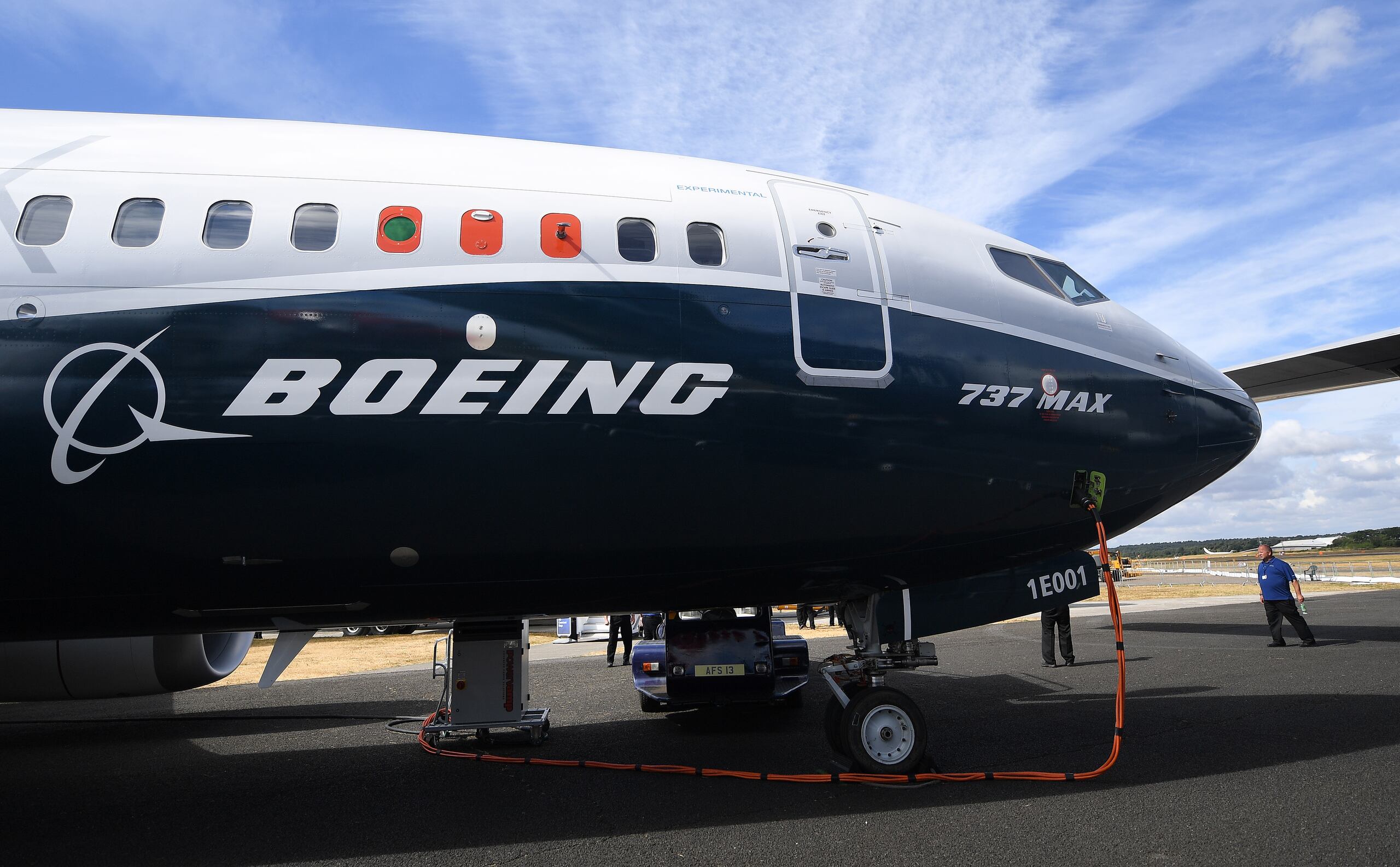 La orden surge tras incidente con avión de de Alaska Airlines.