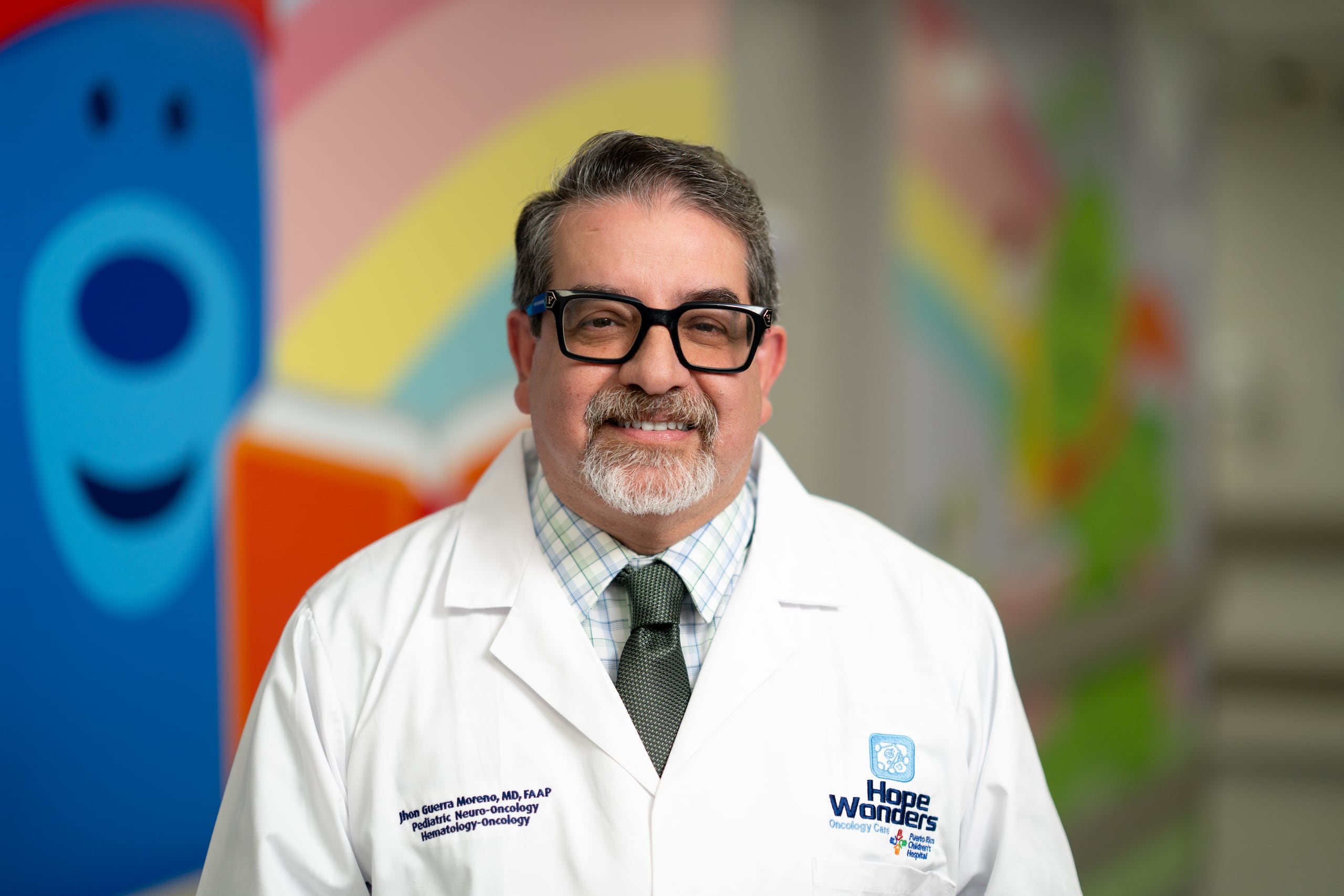 Dr. Jhon Guerra Moreno, hematólogo oncólogo pediátrico, director médico de Hope Wonders Oncology Care y director de la División de Hematología Oncológica Pediátrica del Puerto Rico Children’s Hospital.