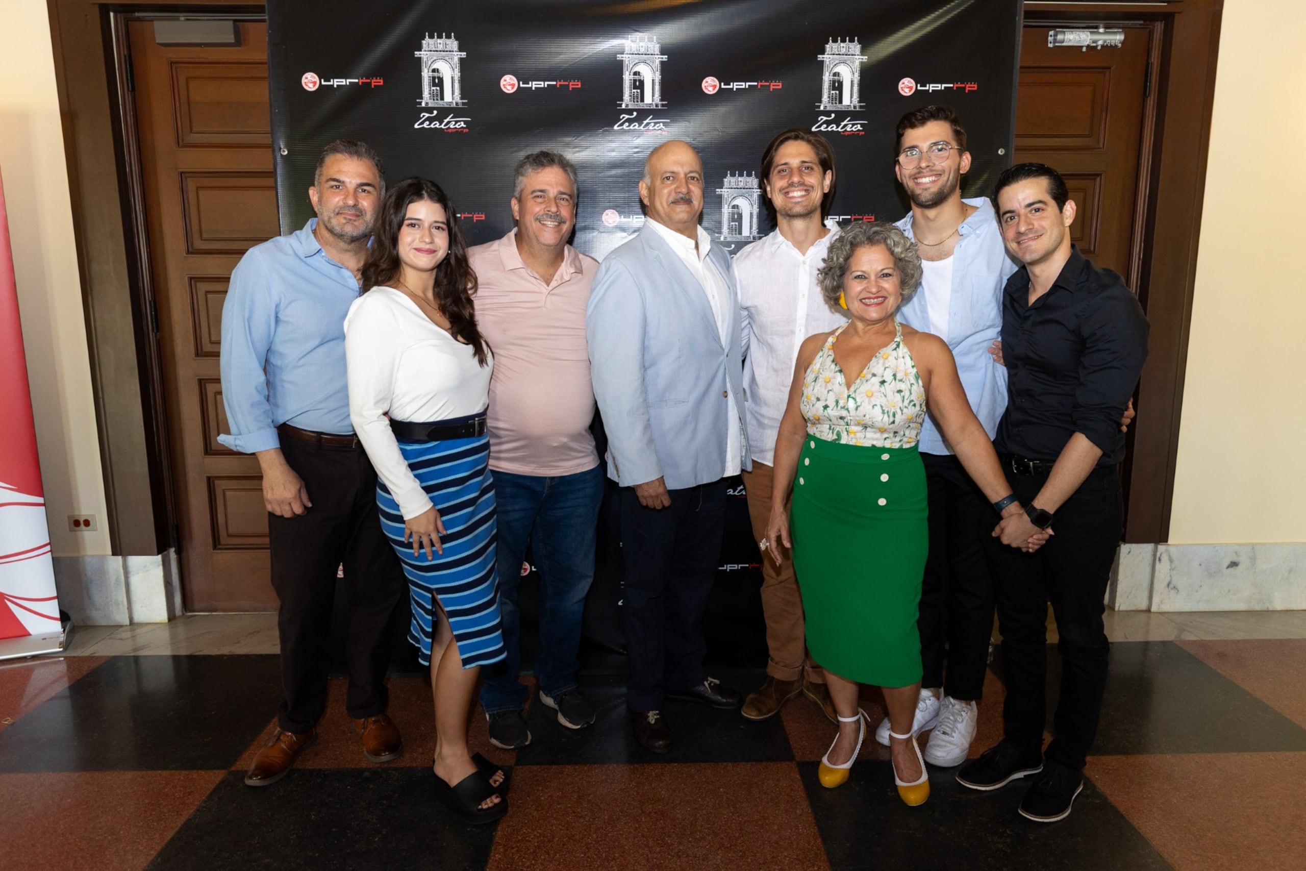 El elenco incluye a Magali Carrasquillo, Mario Roche, Héctor Enrique Rodríguez, Manolo Castro, Omar Morales Santos, Luis Merced Coto y Paola Tirado Cardona.