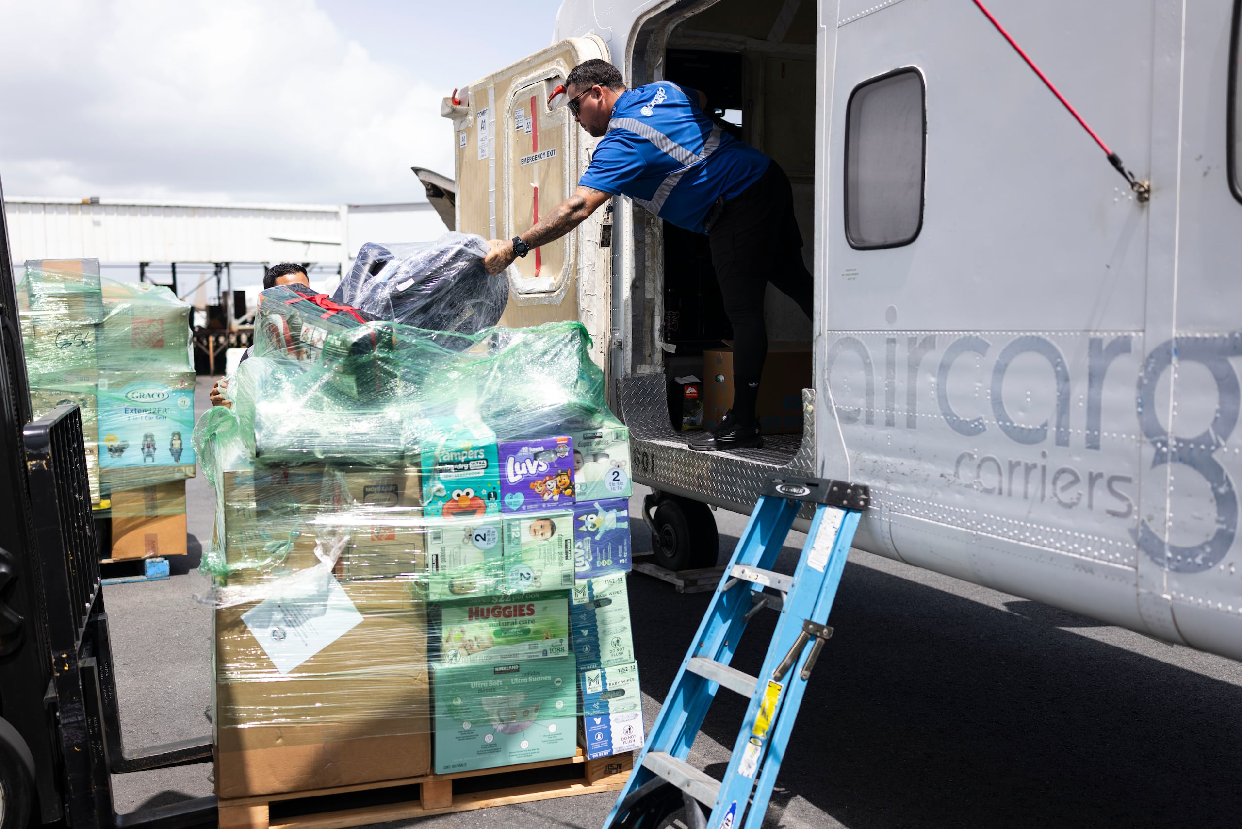 Ayer salieron de Puerto Rico los primeros dos aviones cargados de ayuda humanitaria.