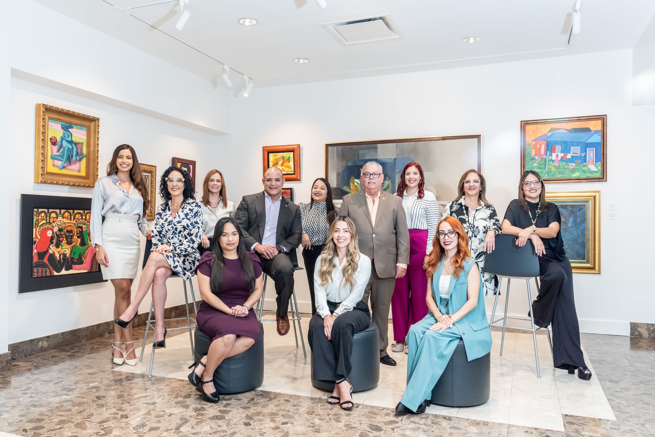 El equipo de Recursos Humanos del Grupo Cooperativo Seguros Múltiples junto a Luis M. Cordero Rivera, presidente ejecutivo; y Yamil J. García Díaz, vicepresidente ejecutivo.