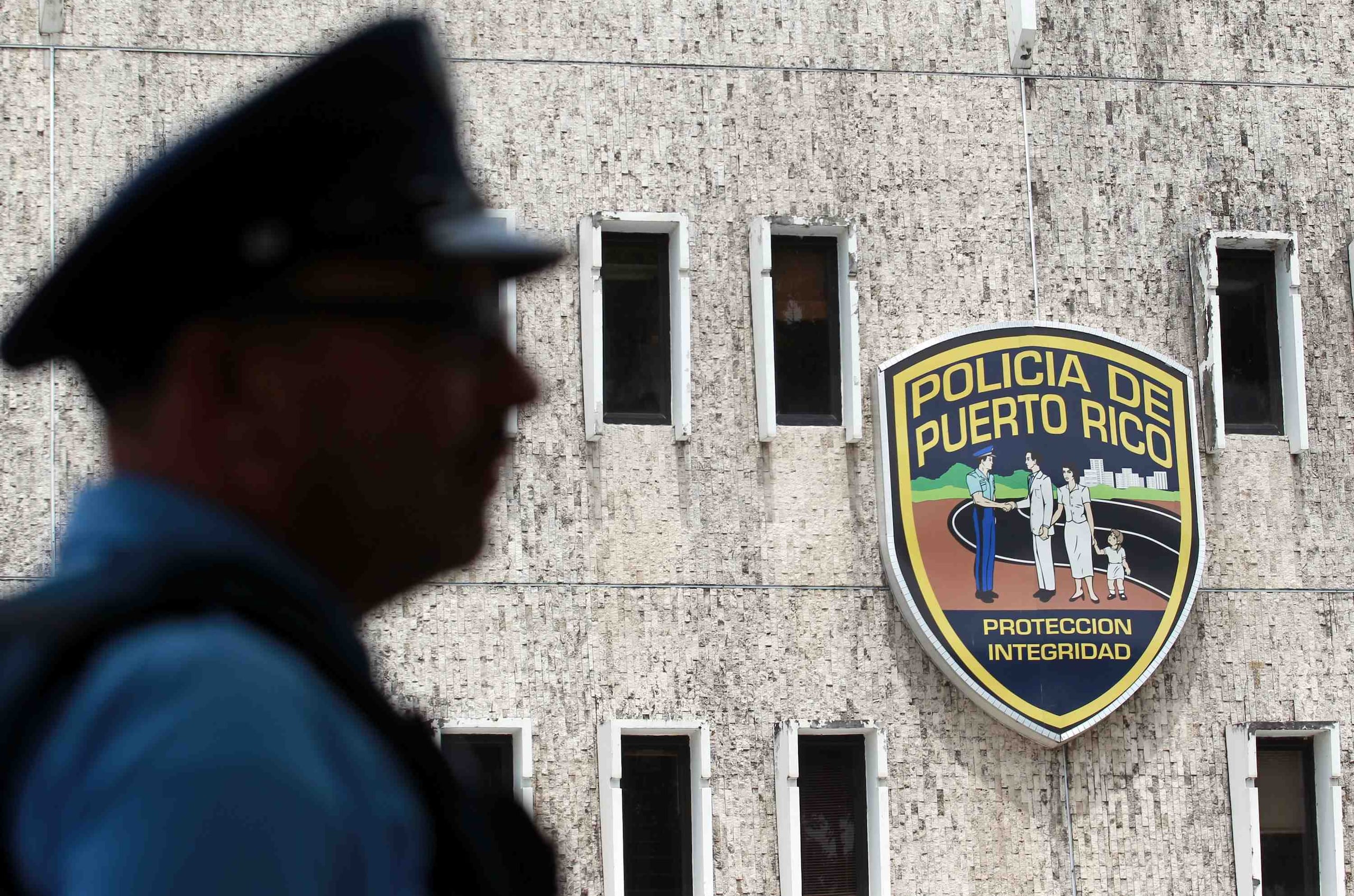Durante la intervención se confiscaron ocho vehículos de motor y se ocuparon101 bolsitas con crack, 64 bolsitas de marihuana y $1,290 en efectivo, informó la Policía. (Archivo / GFR Media)
