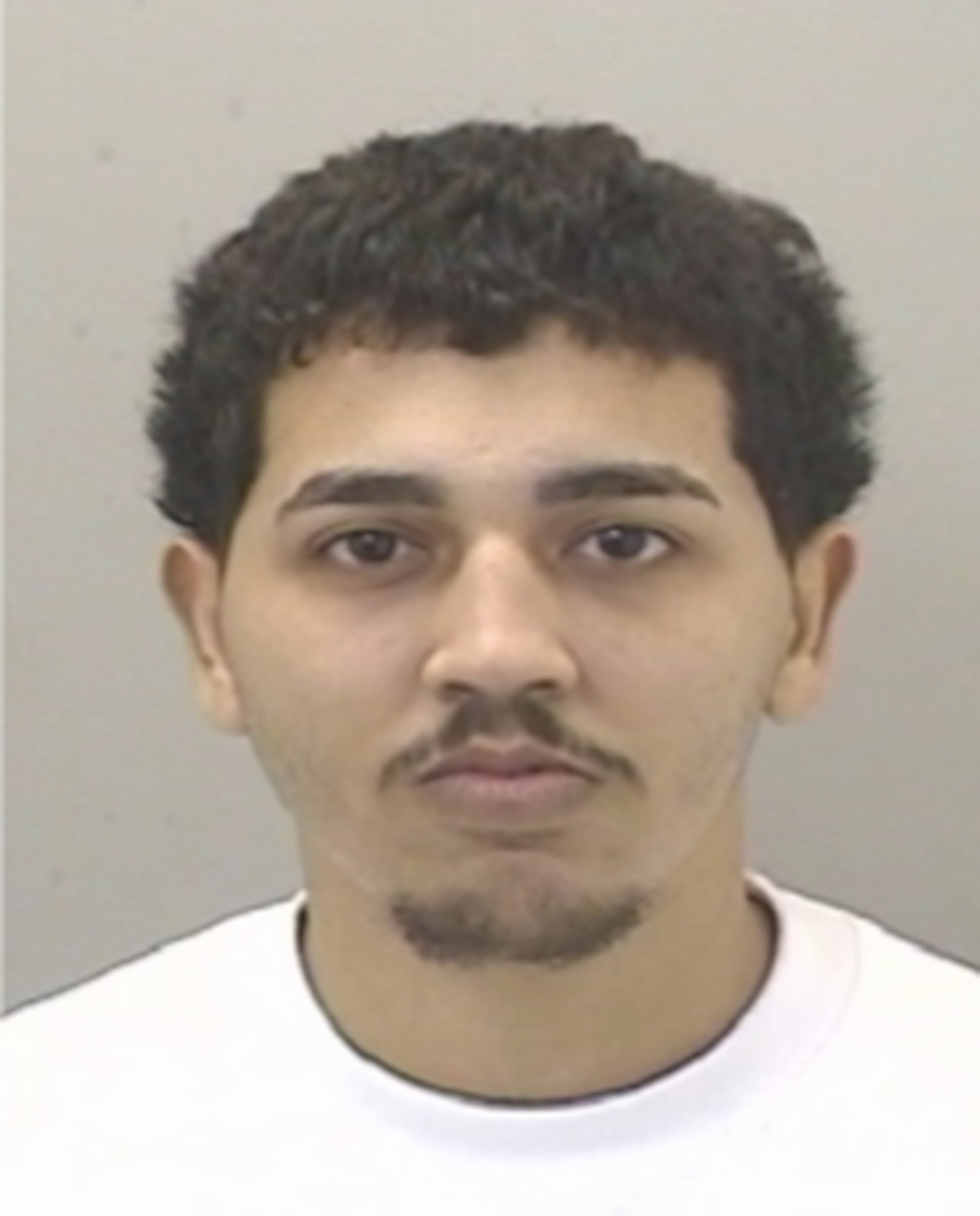 Ficha policiaca de Yadniell Hernández Rodríguez, de 19 años.