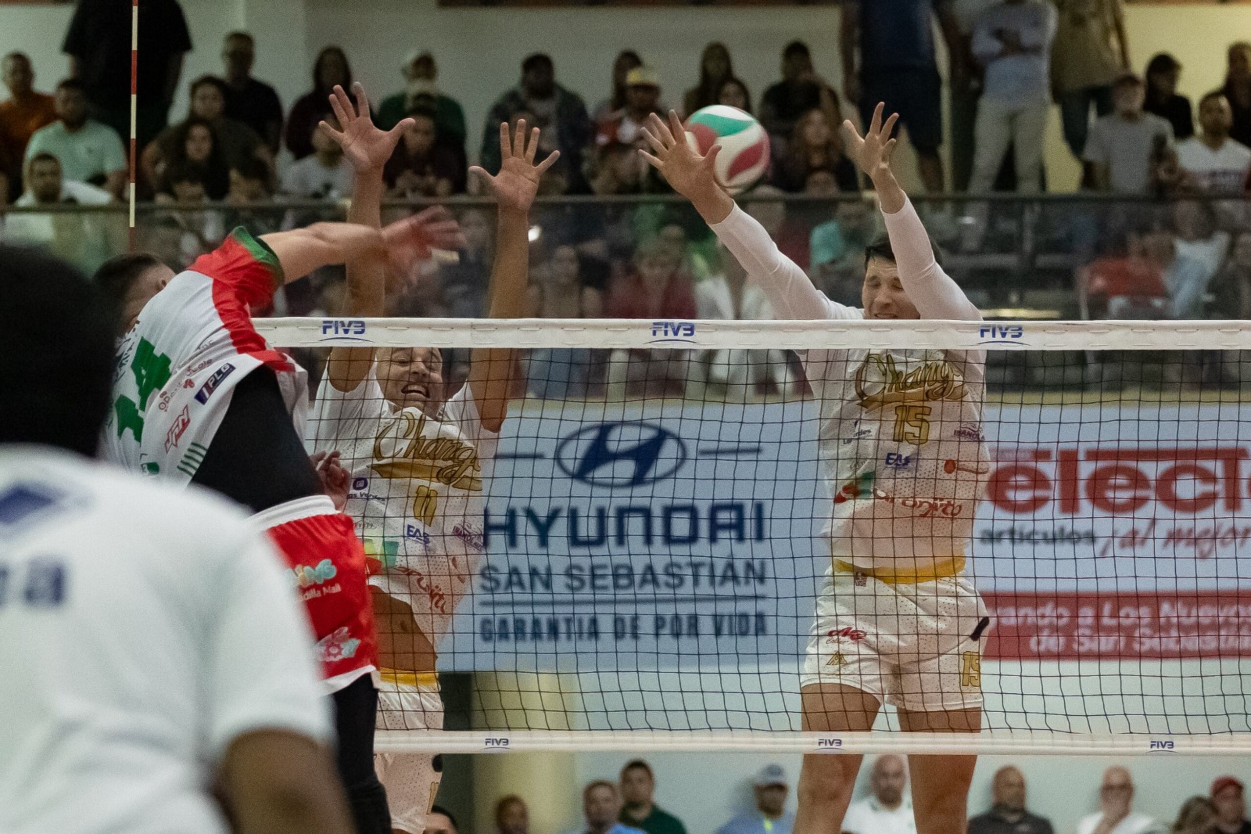 Los Changos de Naranjito dejan una apertura en el bloqueo del juego del lunes ante los Caribes de San Sebasián, pero sacaron una importante victoria a la larga.