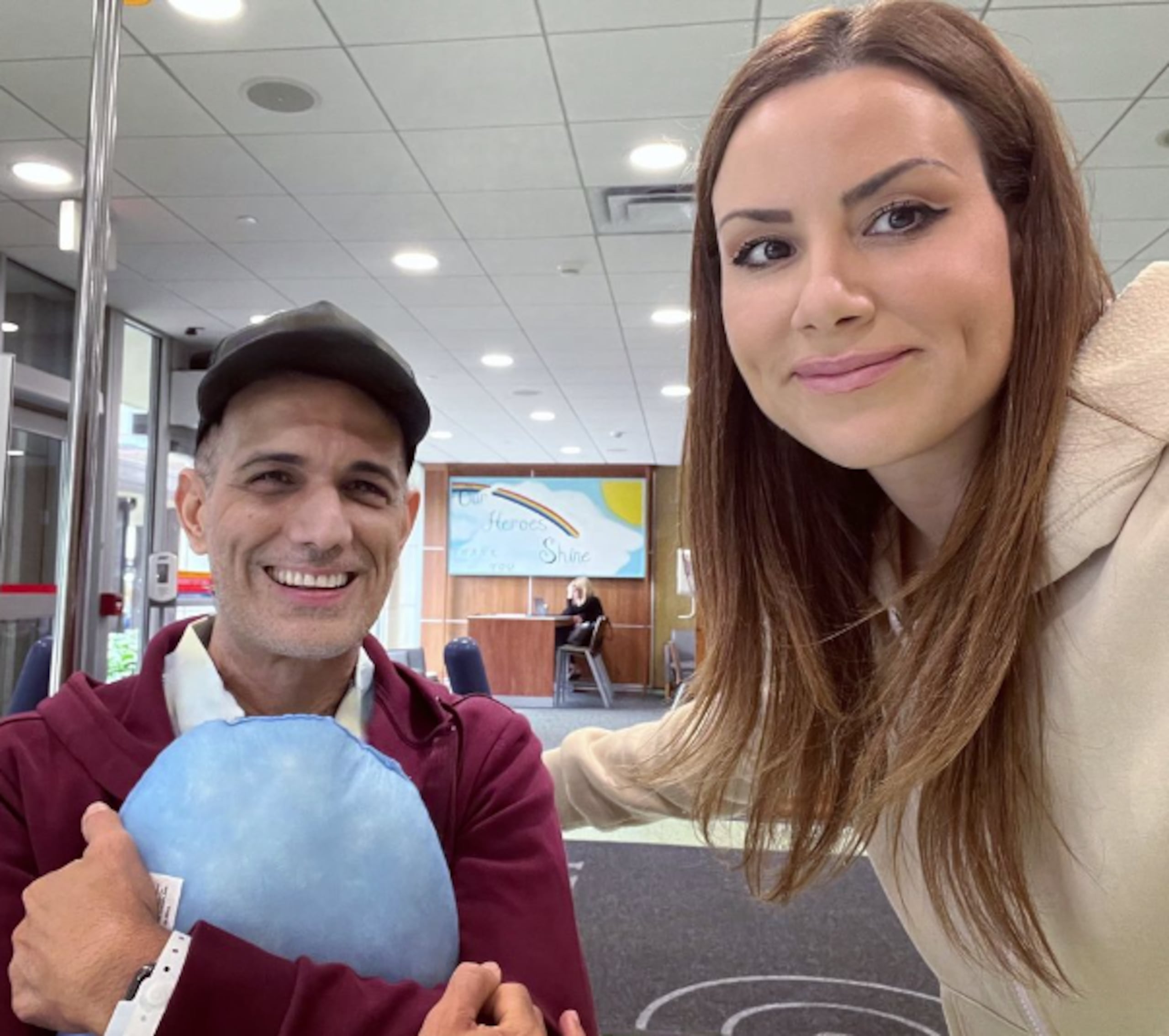 Shanira Blanco junto con su esposo, el doctor Augusto Ayala.