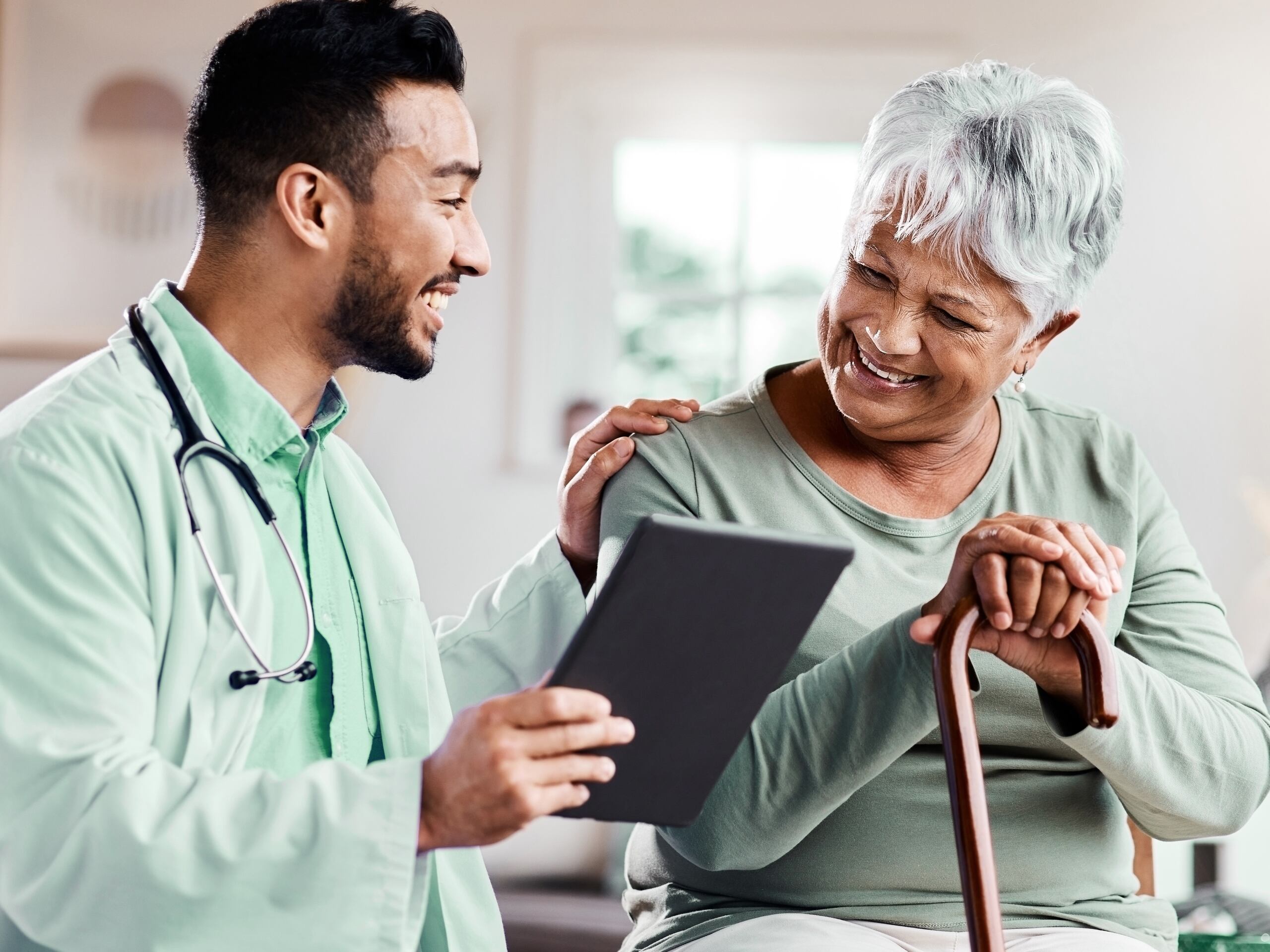 El médico es una pieza vital en el cuidado de la salud del paciente y, durante el encuentro, puede implementar técnicas de comunicación efectivas.