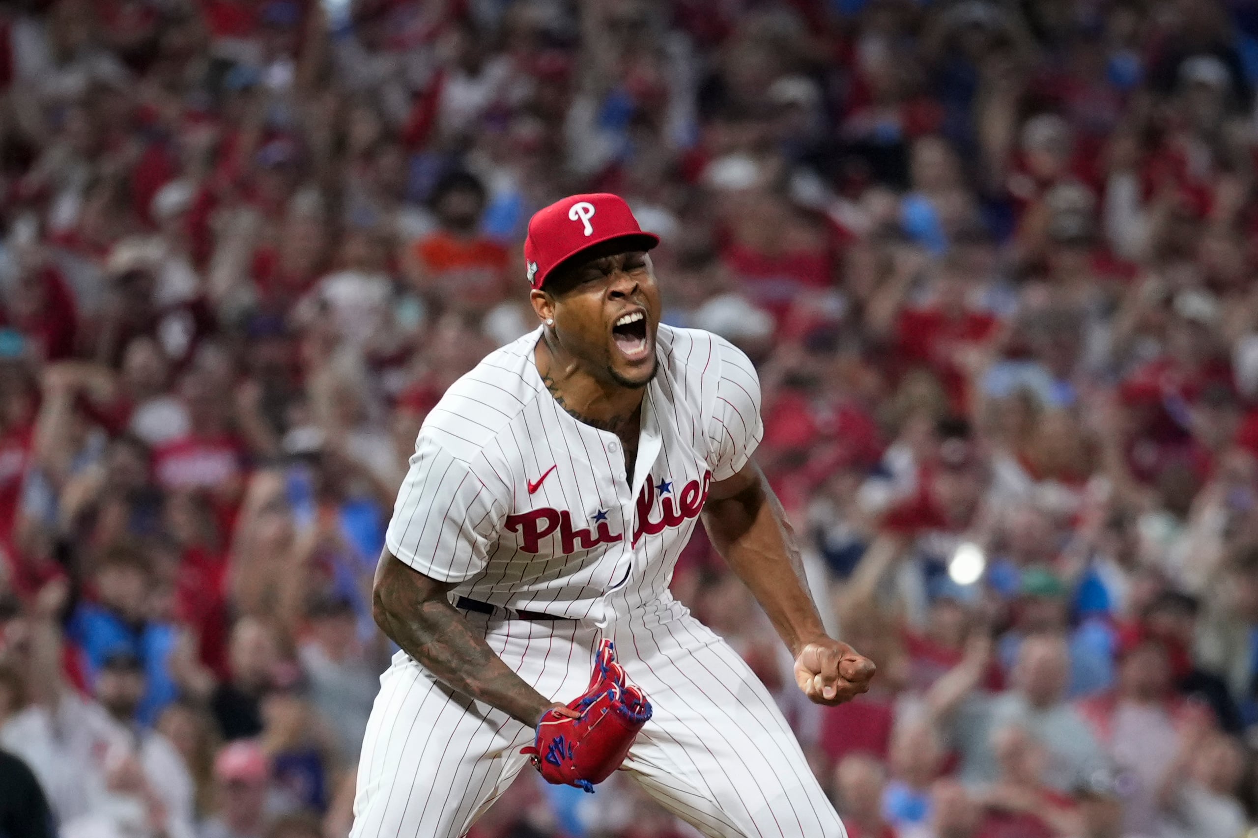 El dominicano Gregory Soto, de los Phillies, celebra la victoria sobre los Marlins.