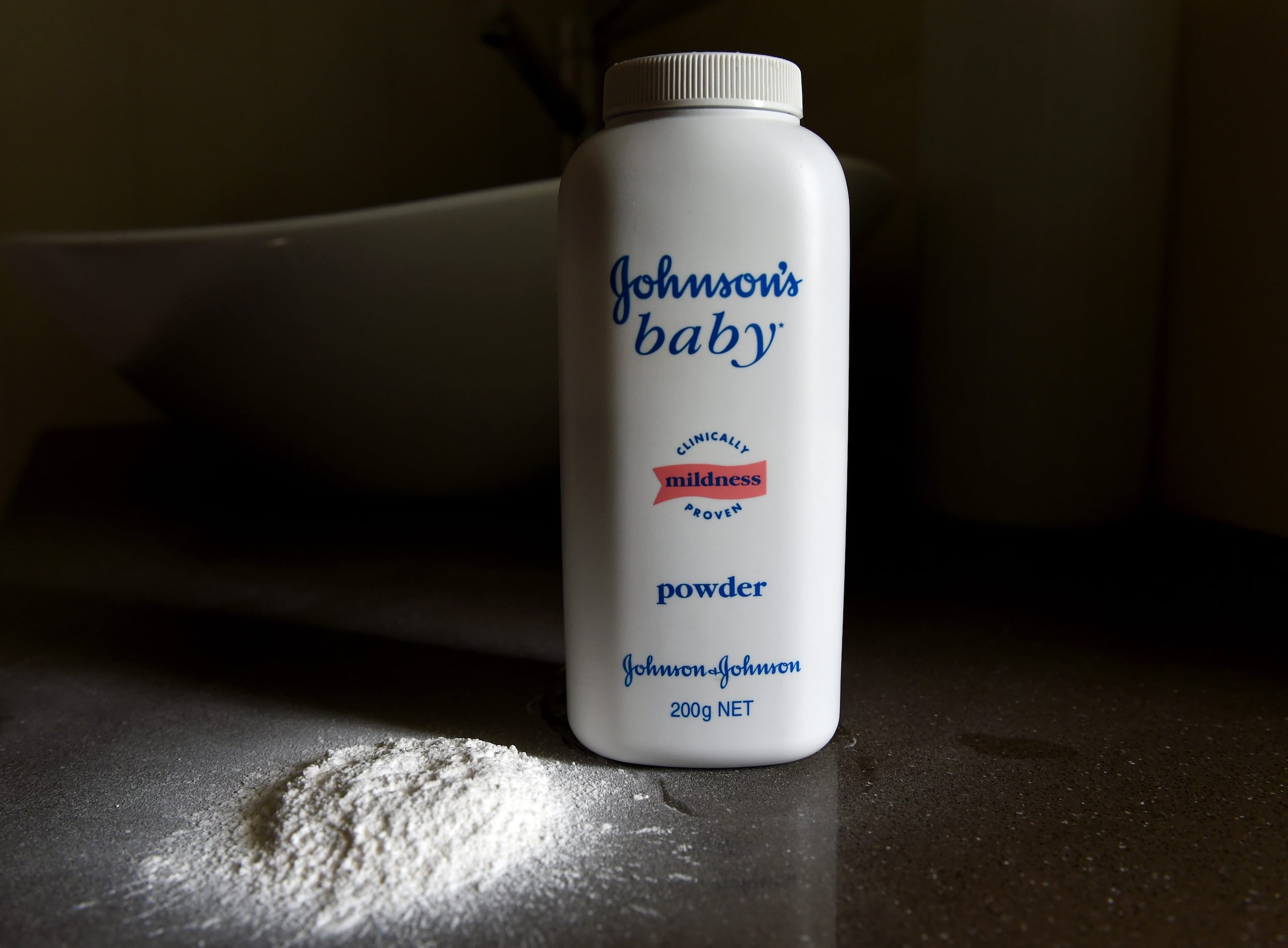 Johnson and Johnson enfrenta miles de demandas por la supuesta presencia de agentes cancerígenos en el polvo talco.