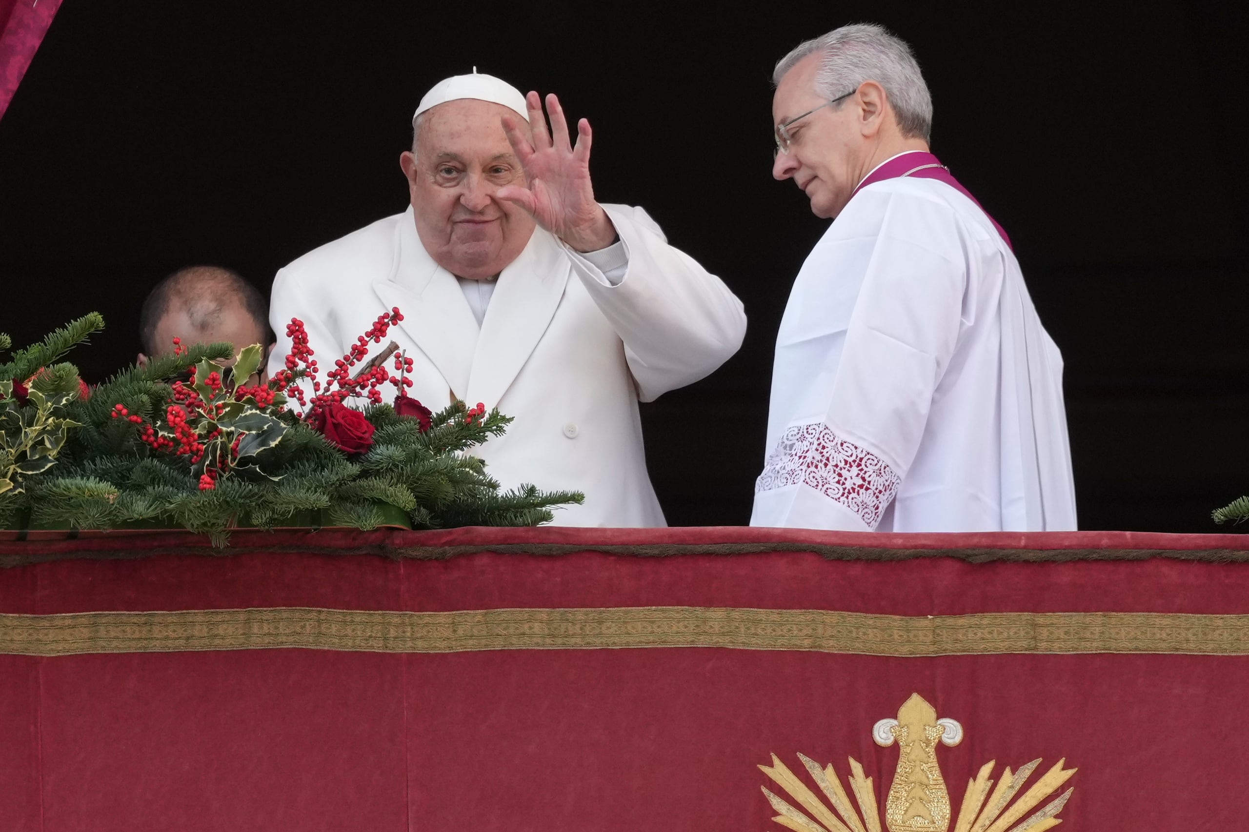 El papa Francisco en el balcón de la Basílica de San Pedro en el Vaticano.