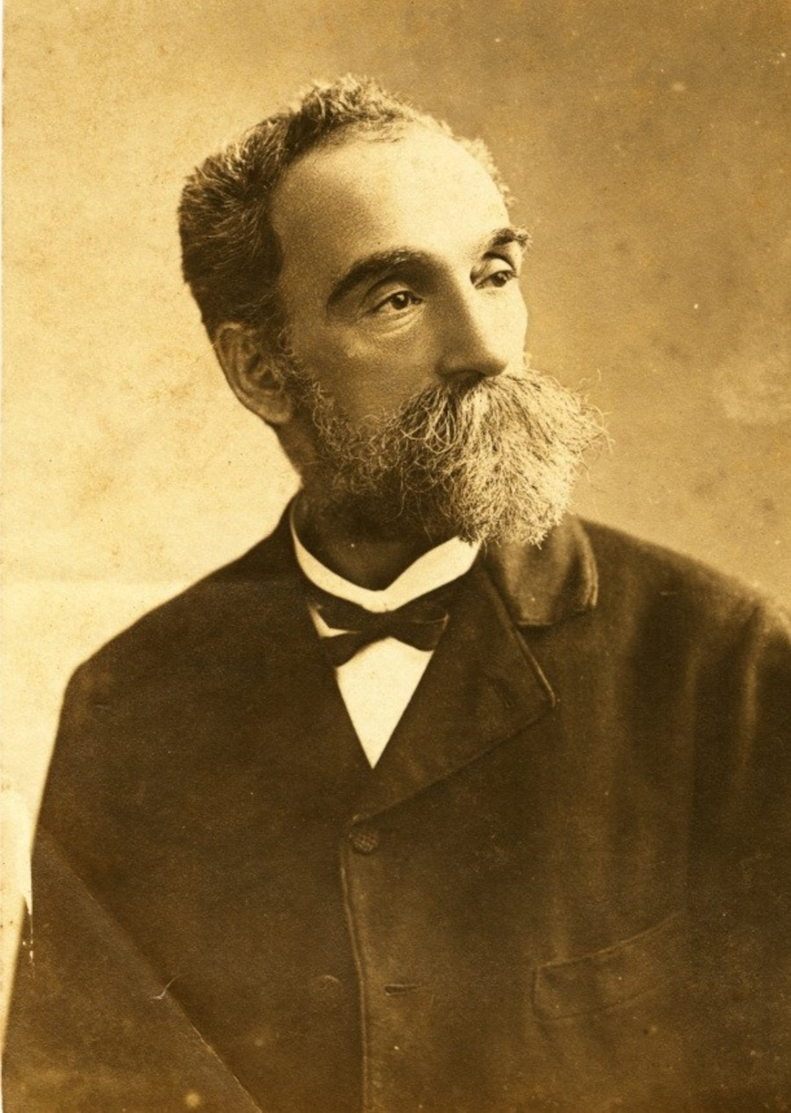 Parte de la colección de libros y memorabilia figuran en la Sala Hostos, ubicada en la Biblioteca Nacional y otros documentos del insigne puertorriqueño se encuentran en el Archivo General, amenazados por la humedad y el hongo.