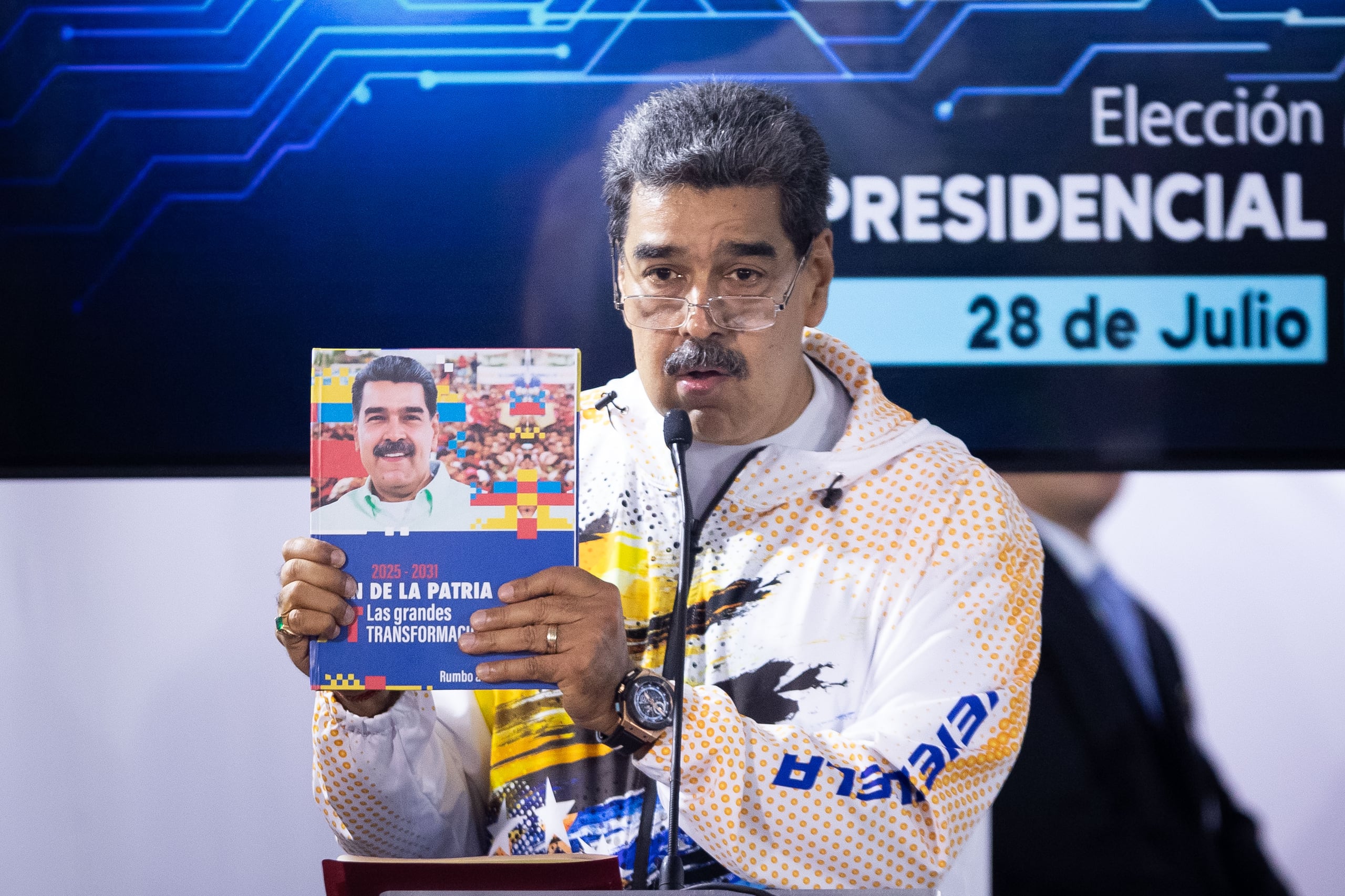 Según Maduro, existe un "bloqueo de redes" sociales que impide mostrar "la realidad" del país caribeño, su "recuperación económica, el bienestar, la paz y la seguridad.
