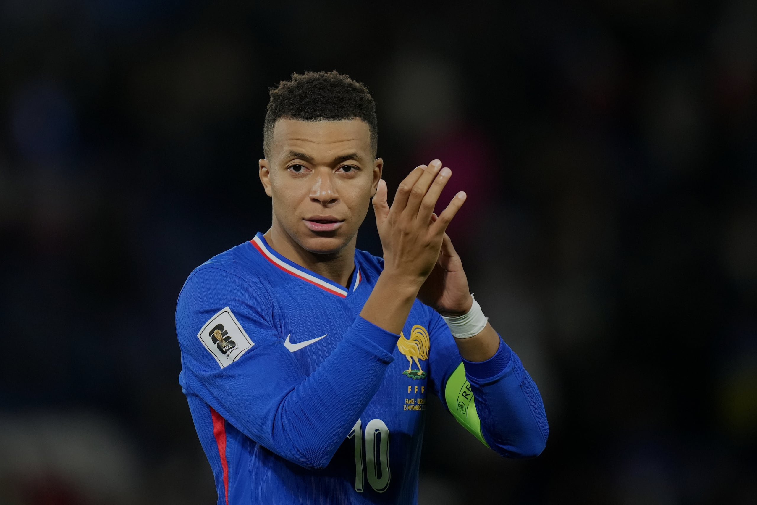 Kylian Mbappe celebra el pase.