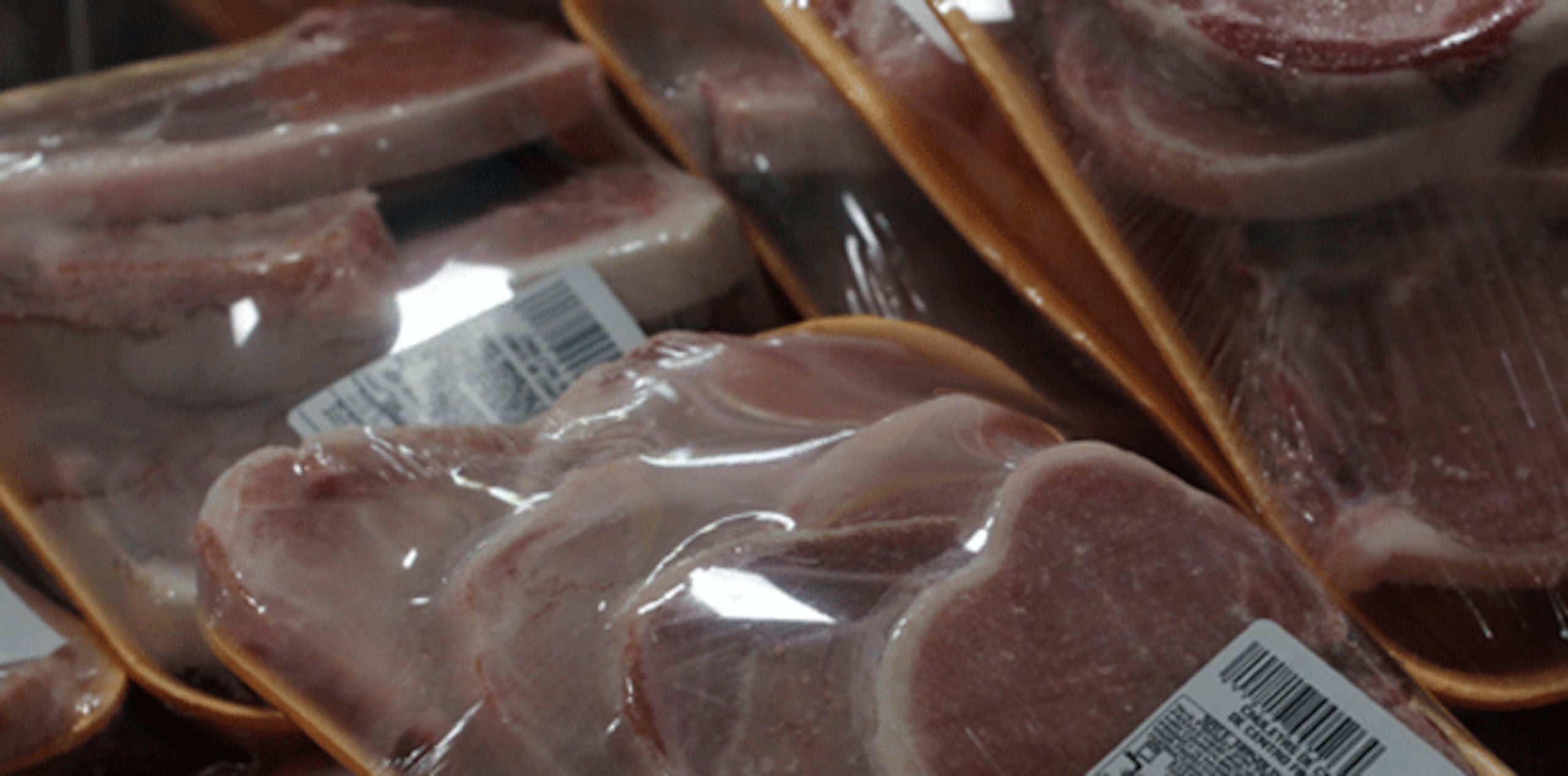 Una empleada del negocio, dijo que la mujer con los niños se robó un paquete de chuletas y se marchó del establecimiento sin pagar la mercancía. (Archivo)