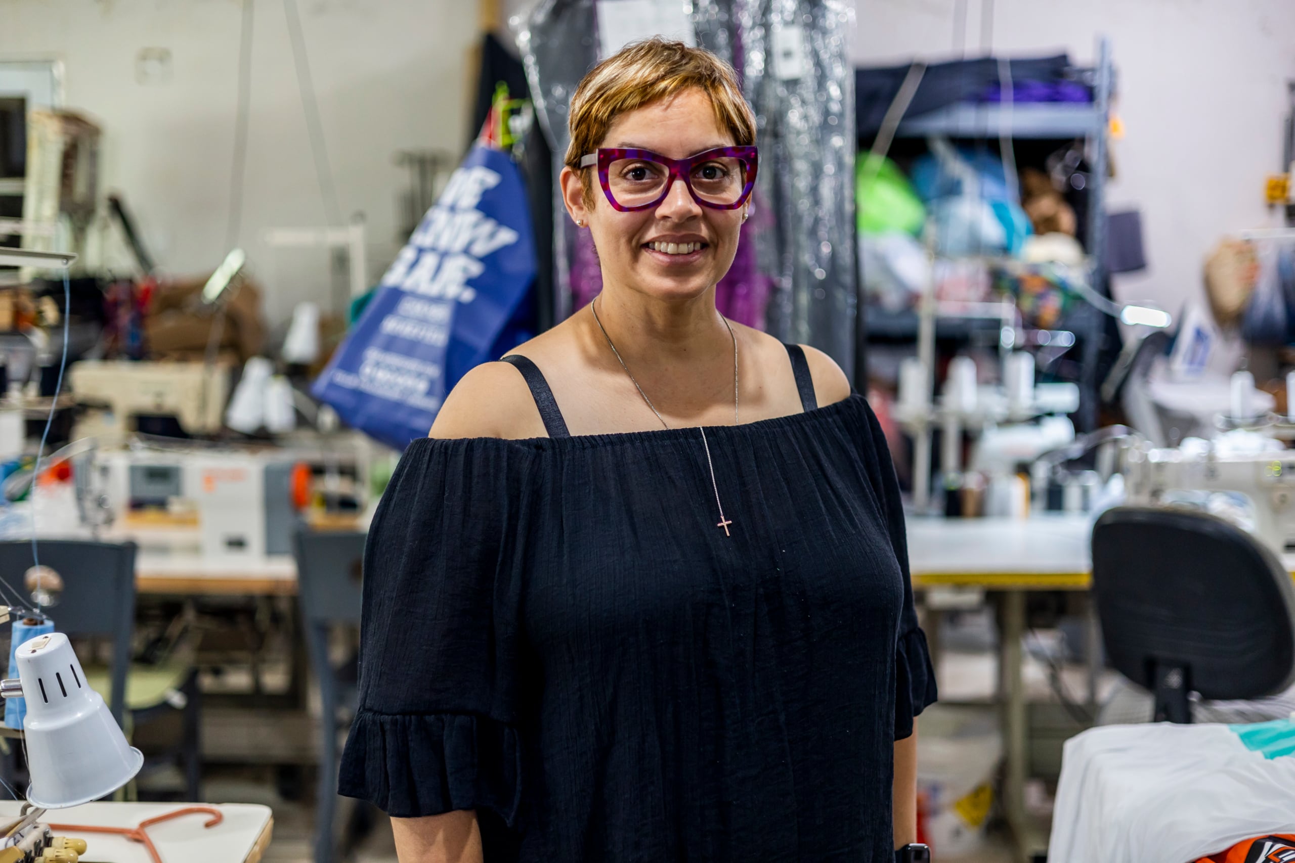 Su empresa maneja una gama de productos a través de varias marcas de ropa.