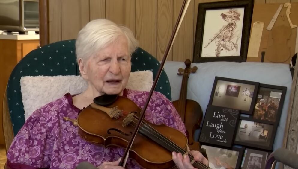 Imagen de la cobertura de: Muere a los 109 años Violet Hensley, leyenda de la música country y maestra del violín