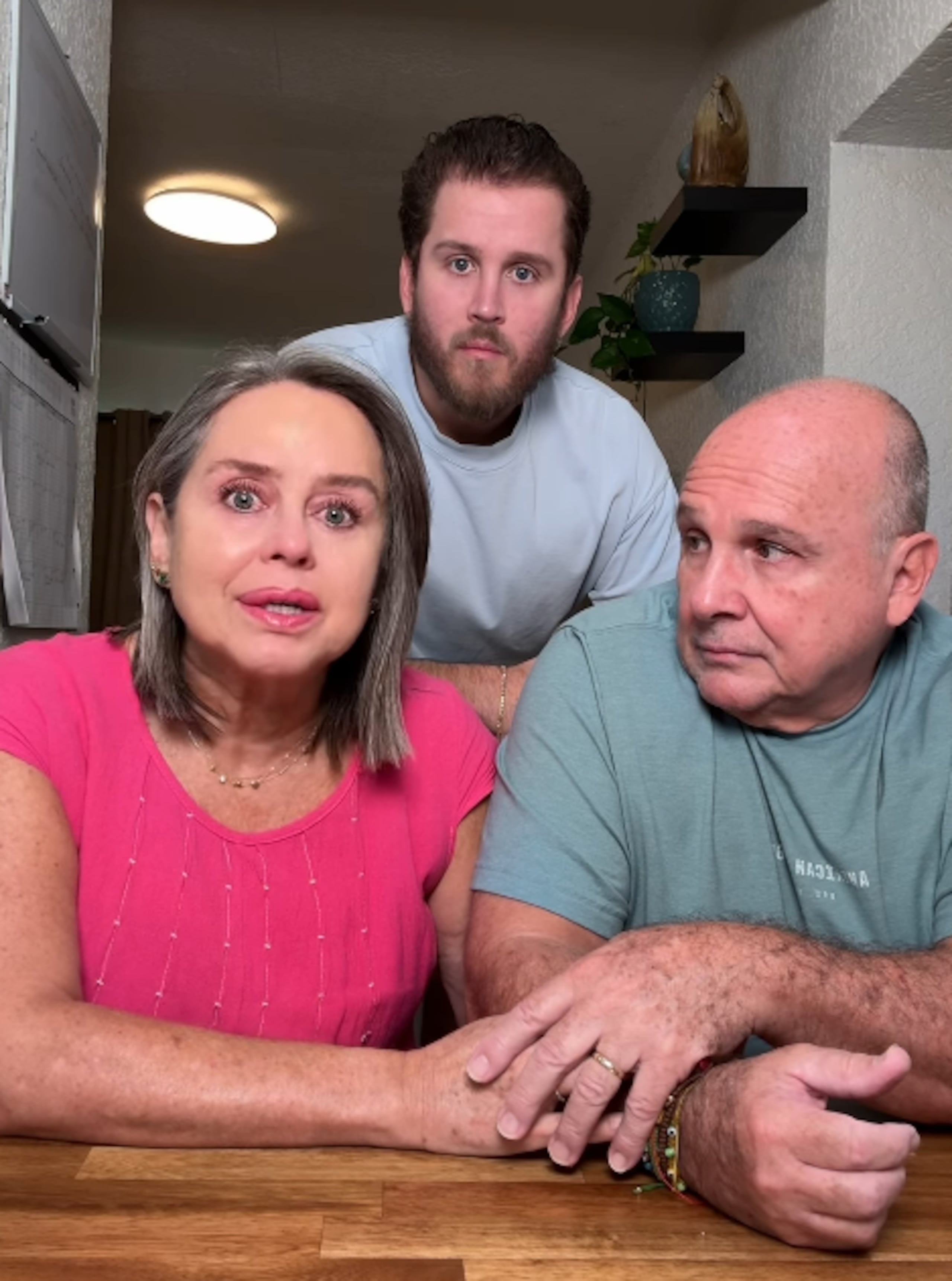 María Cristina Bravo junto a su hijo Nicolás Botero y su esposo Nelson Botero.
