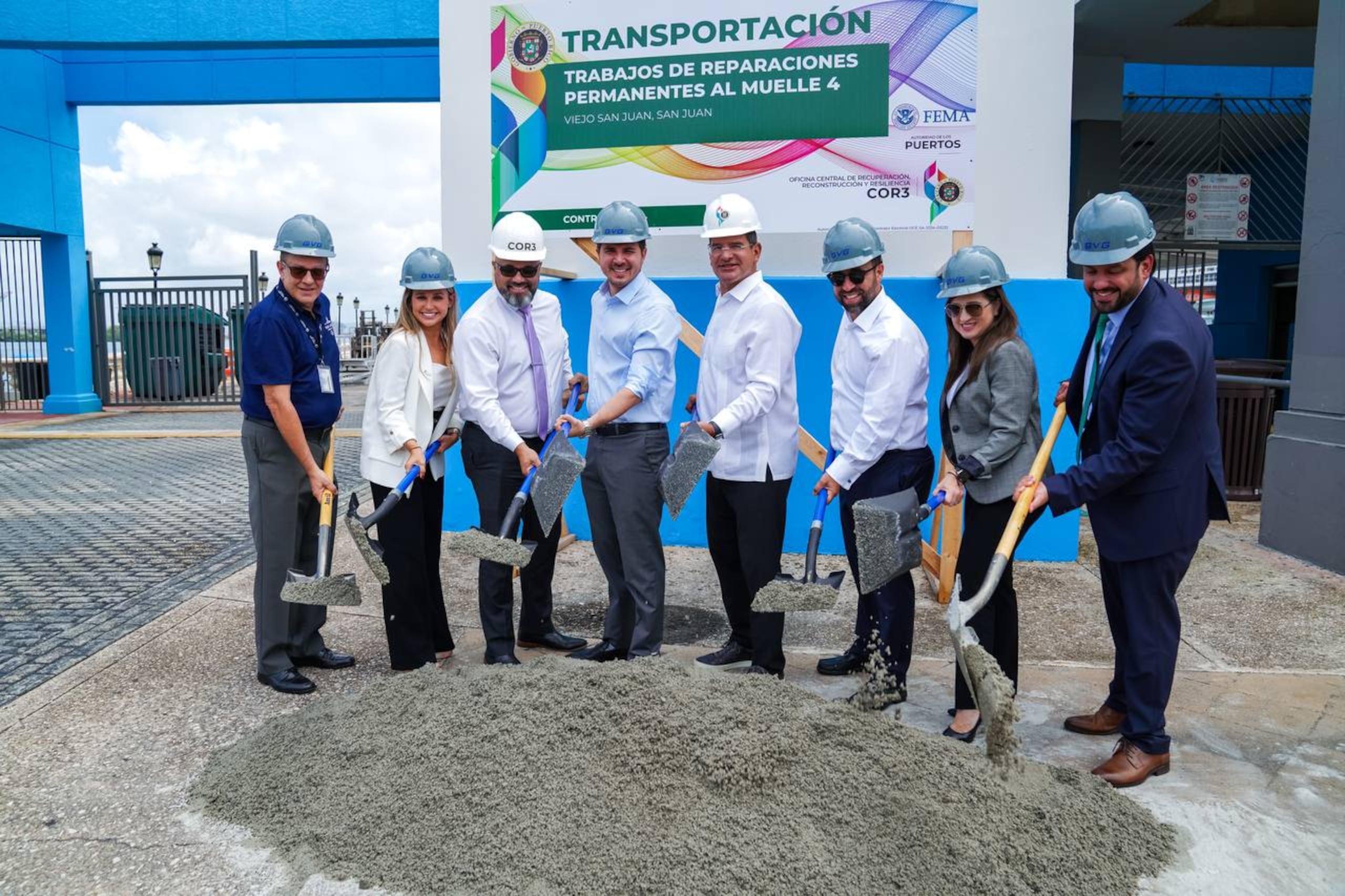 El gobernador Pedro Pierluisi participó del acto de primera piedra de las mejoras que se le harán al Muelle 4 de San Juan.