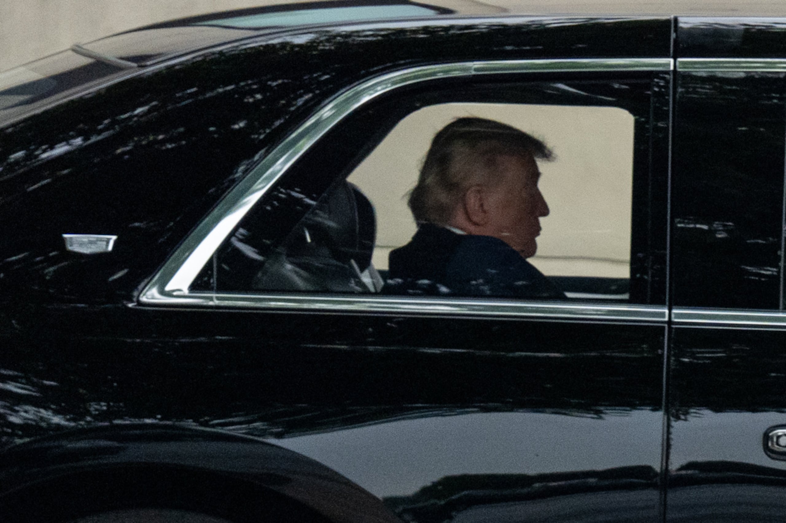 El presidente Donald Trump sale del Centro Médico Militar Nacional Walter Reed el martes, 26 de mayo de 2026, en Bethesda, Maryland.