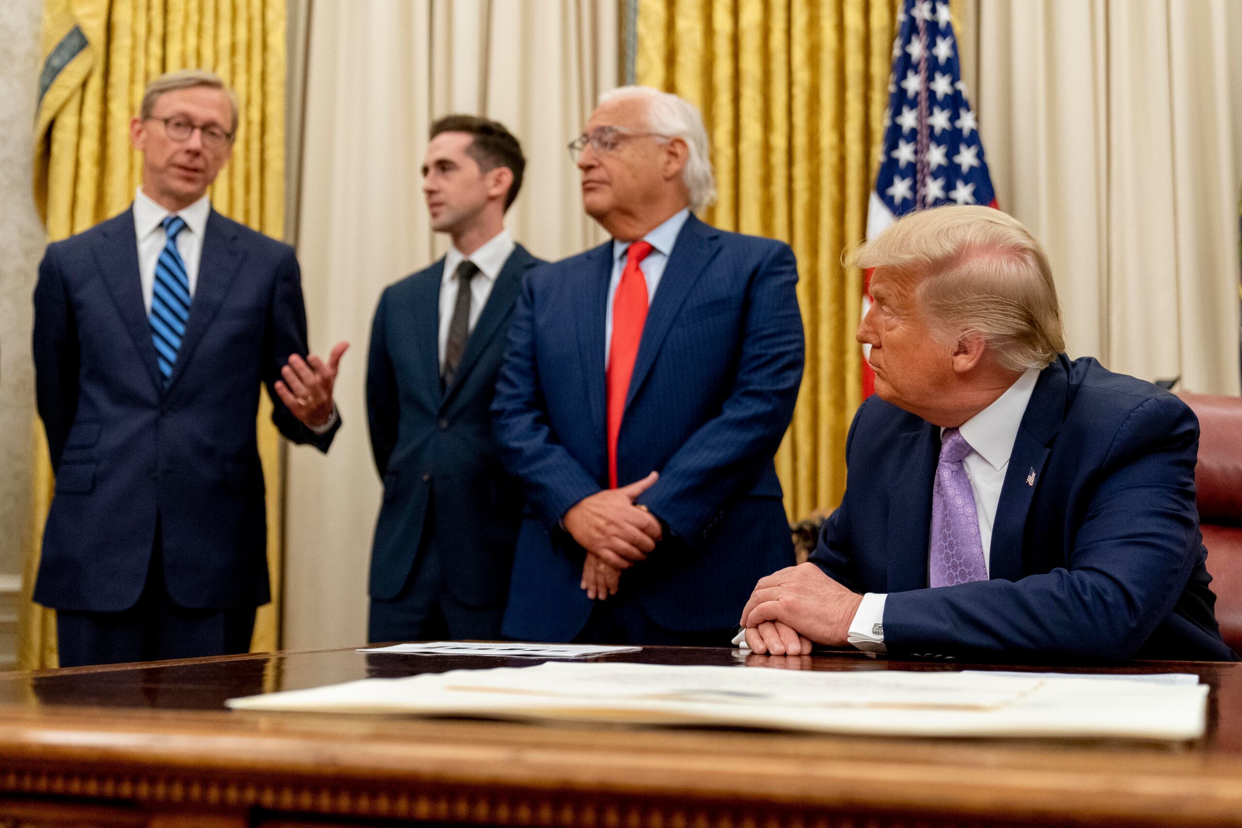 La orden firmada por Trump el mismo día en que tomó posesión, está programada para entrar en vigor el 19 de febrero.