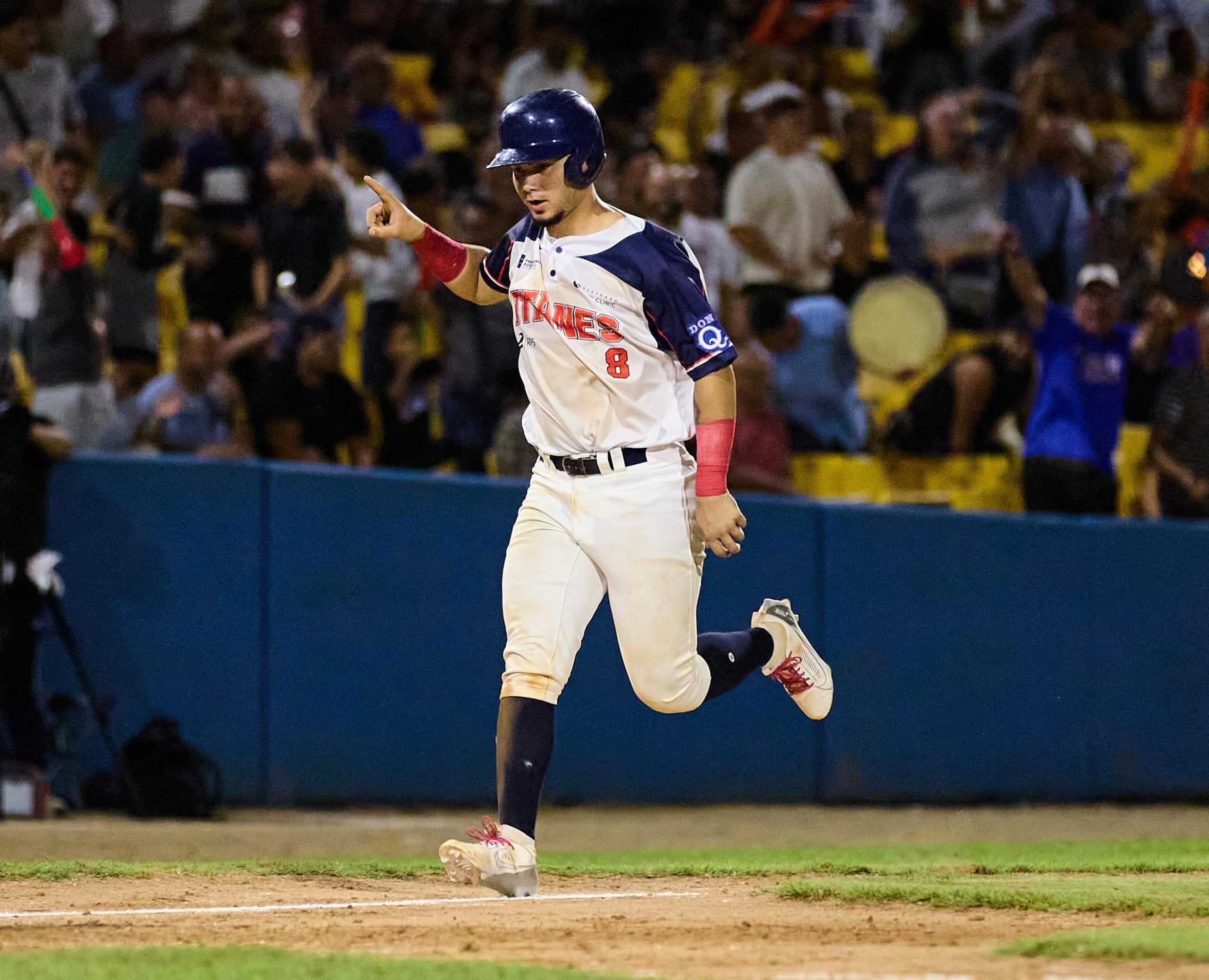 Ángel Guzmán, de los Titanes de Florida.