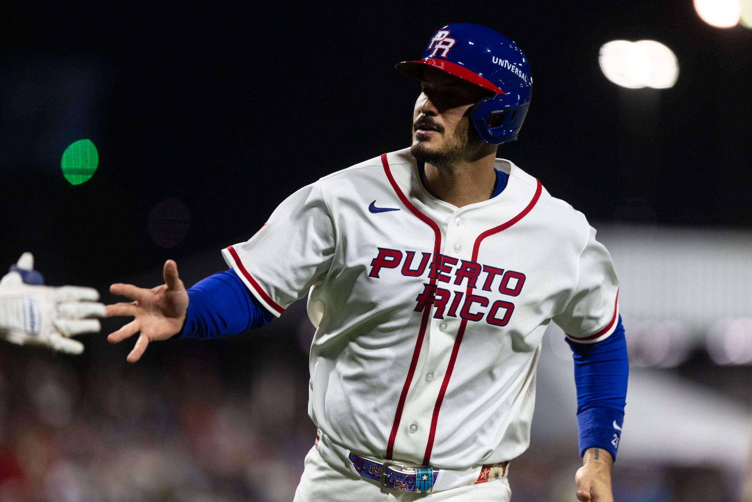 Nolan Arenado bateó de 4-3 contra Canadá.