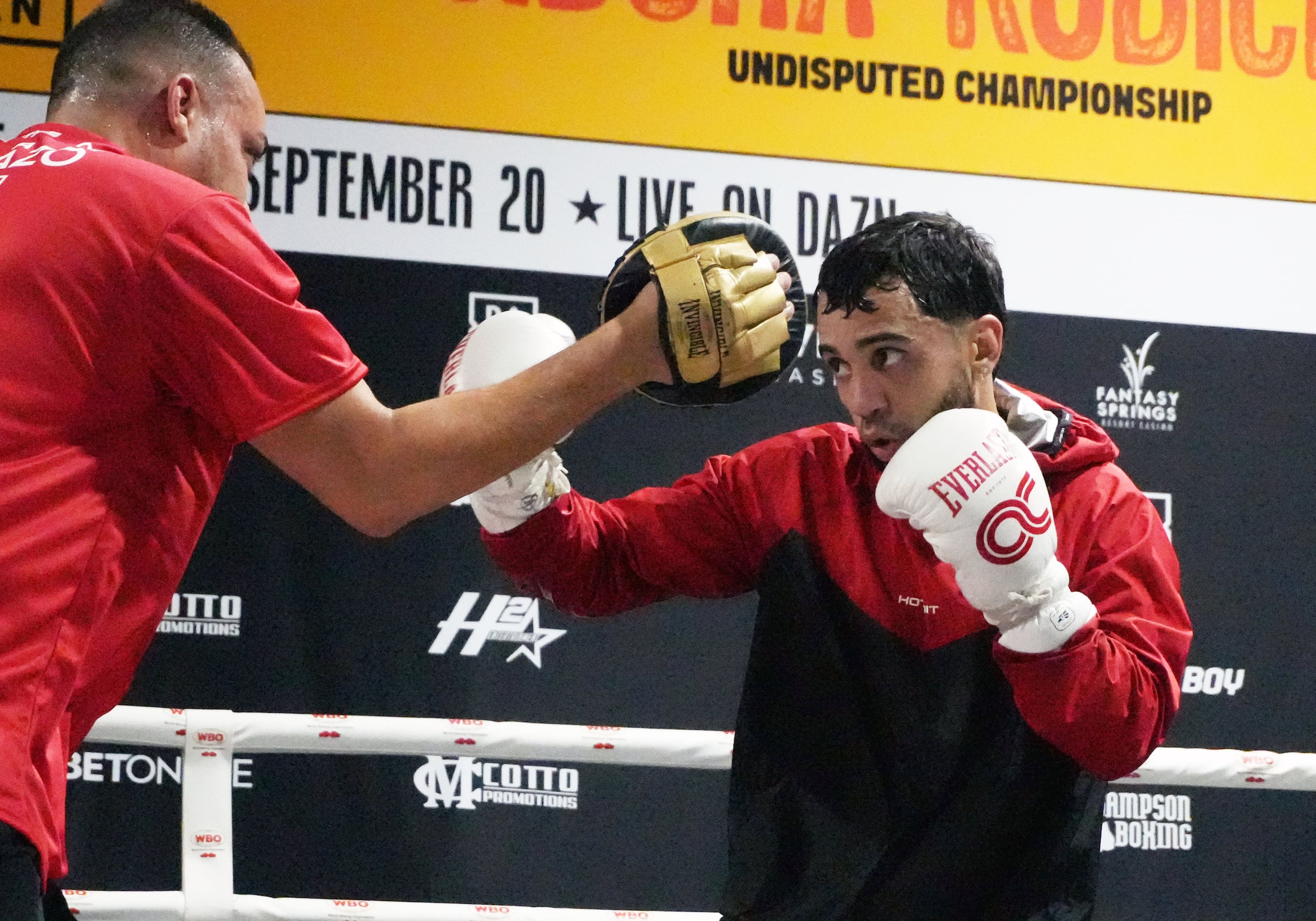Oscar Collazo durante un entrenamiento para su próxima defensa titular ante Jesús “Chiquito” Haro.