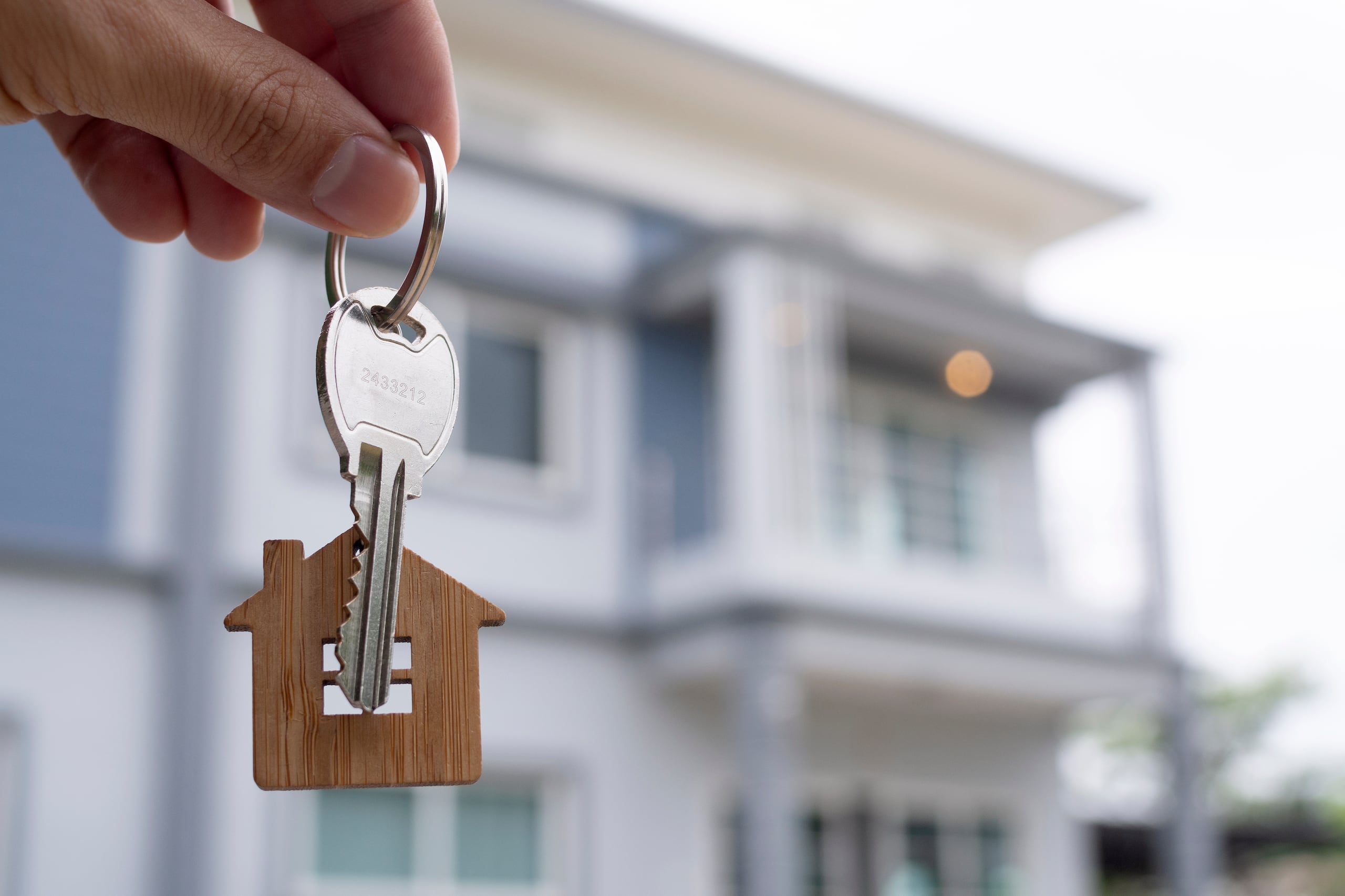 Tienes que ahorrar el "down payment". Bajar las deudas.