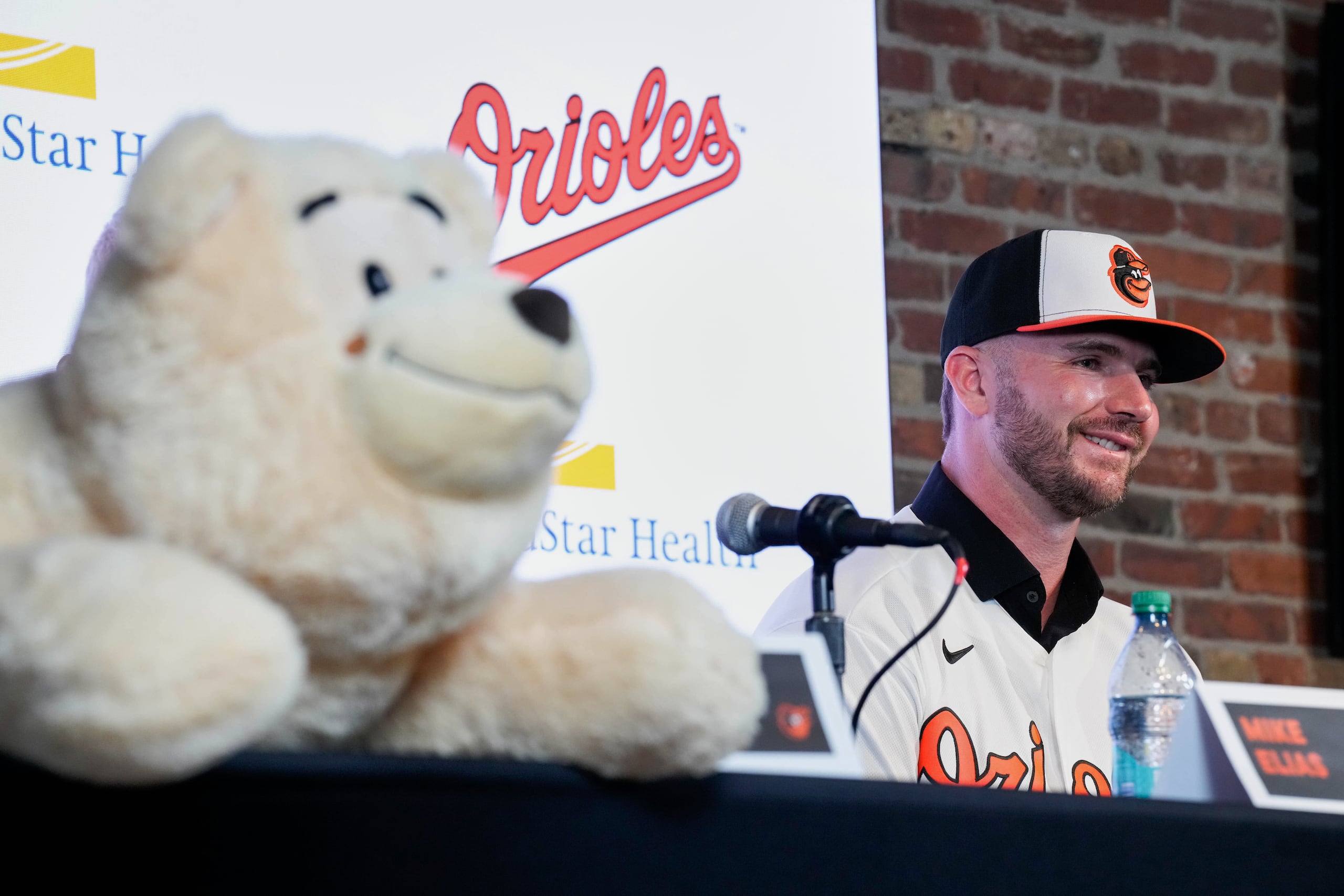 Pete Alonso, de los Orioles de Baltimore, sonríe en una conferencia de prensa el viernes 12 de diciembre de 2025 (Ulysses Muñoz/The Baltimore Banner via AP)