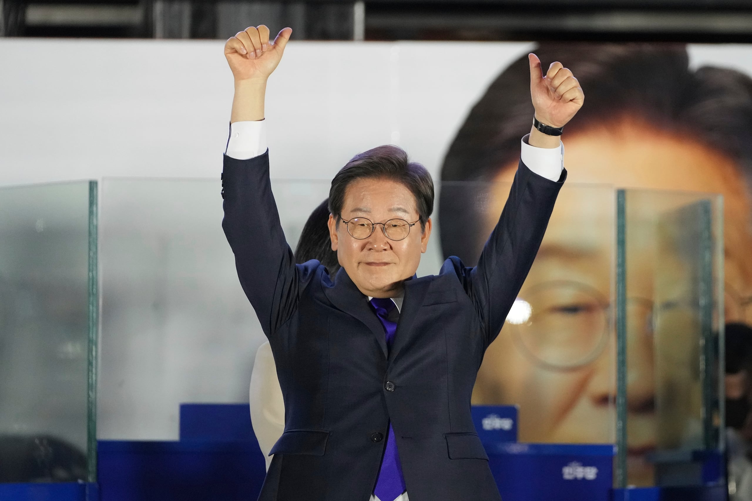Lee Jae-myung obtuvo una ventaja de mas de 2.5 millones de votos frente a su rival mas cercano.