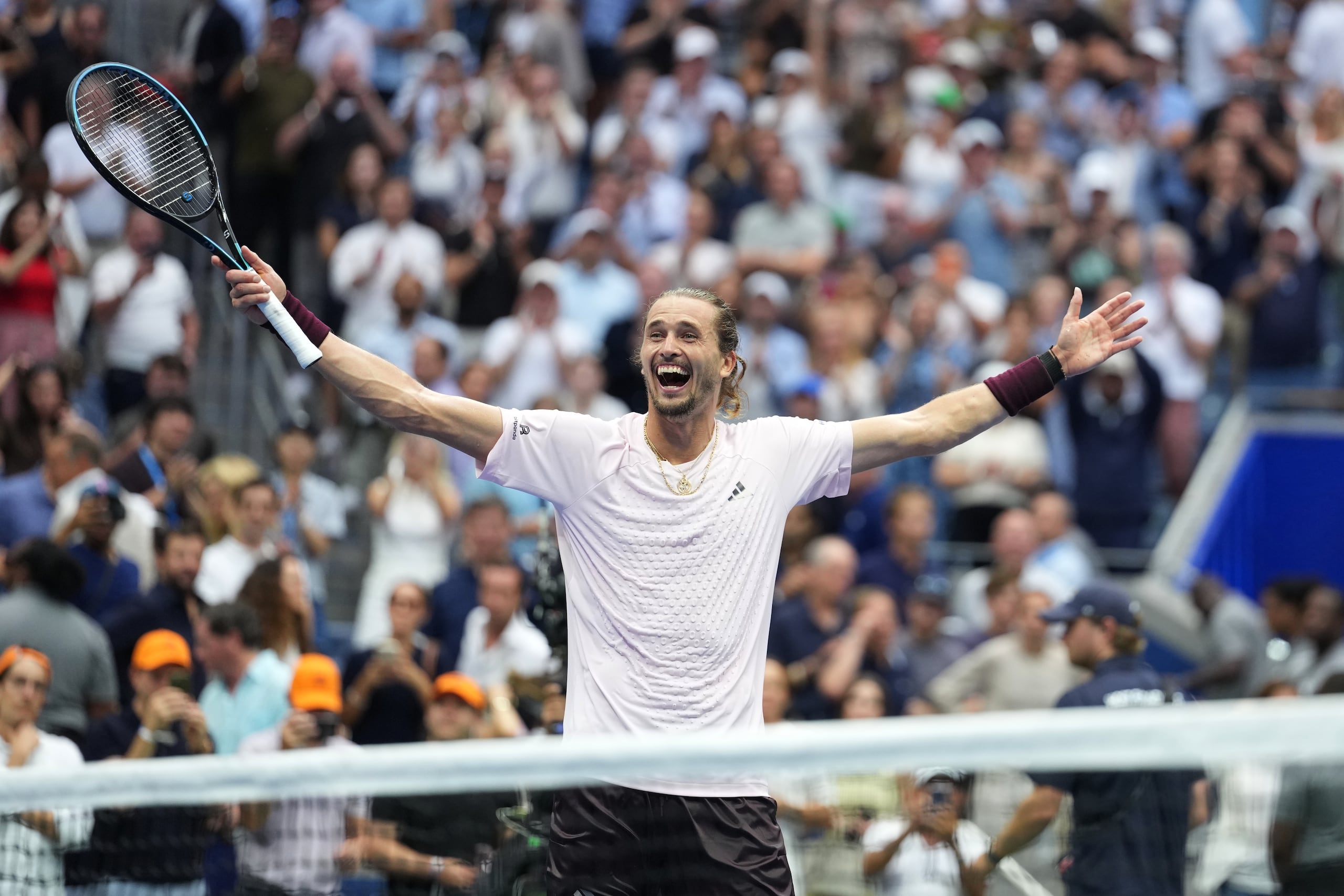 Alexander Zverev celebra tras derrotar a Ben Shelton en la final del US Open, el domingo 13 de septiembre de 2026, en Nueva York. (AP Foto/Kirsty Wigglesworth)