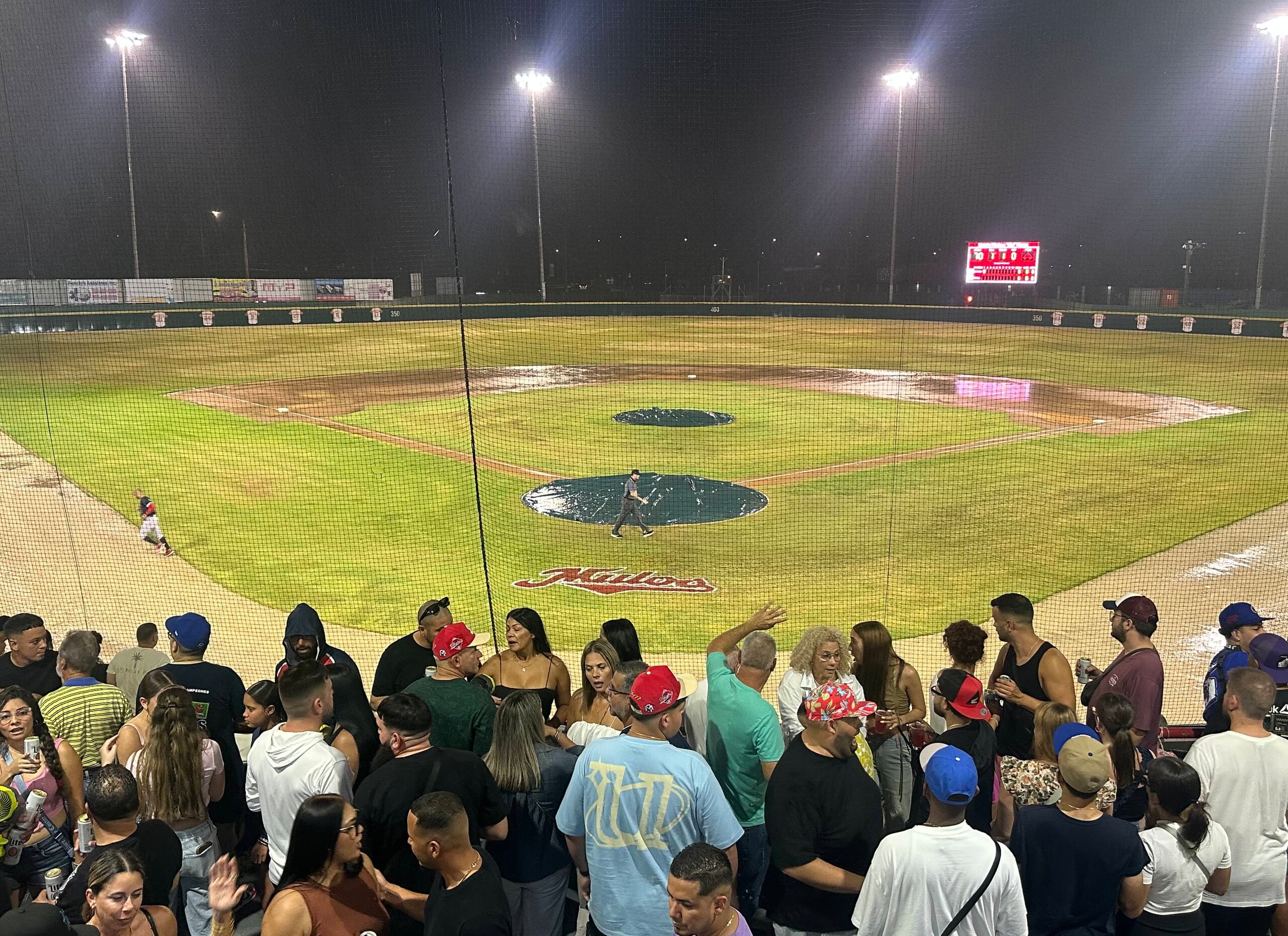 Estadio Mariano “Niní” Meaux bajo lluvia en el segundo juego de la final 2025 de la Liga de Béisbol Superior Doble A.
