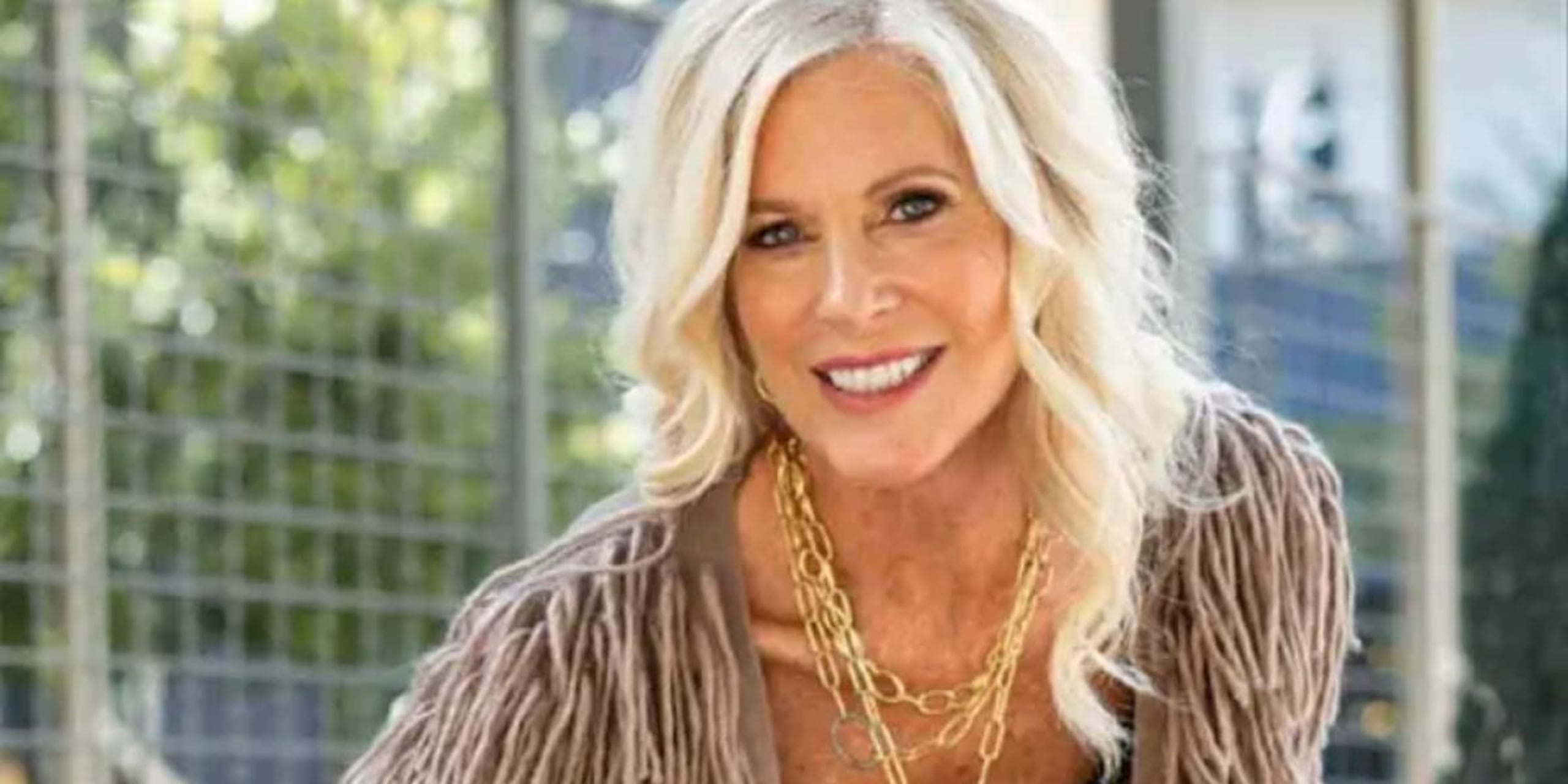 Brown menciona y recomienda realizar rutinas de ejercicio.