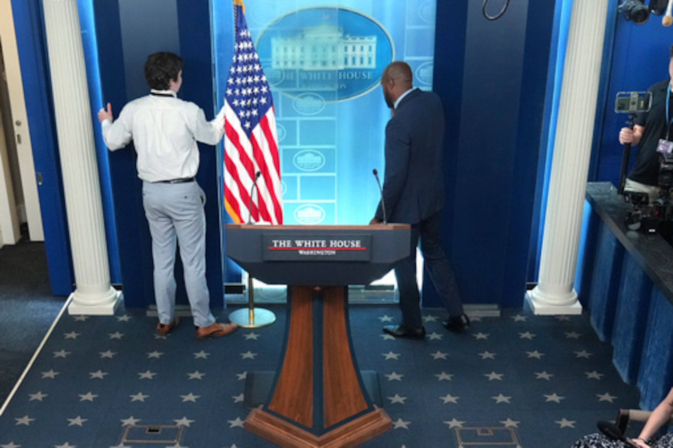 El pasado 18 de septiembre, Trump anunció que CNN, MS NOW y Politico serían vetados de la Casa Blanca por publicar lo que él denominó “noticias falsas”.