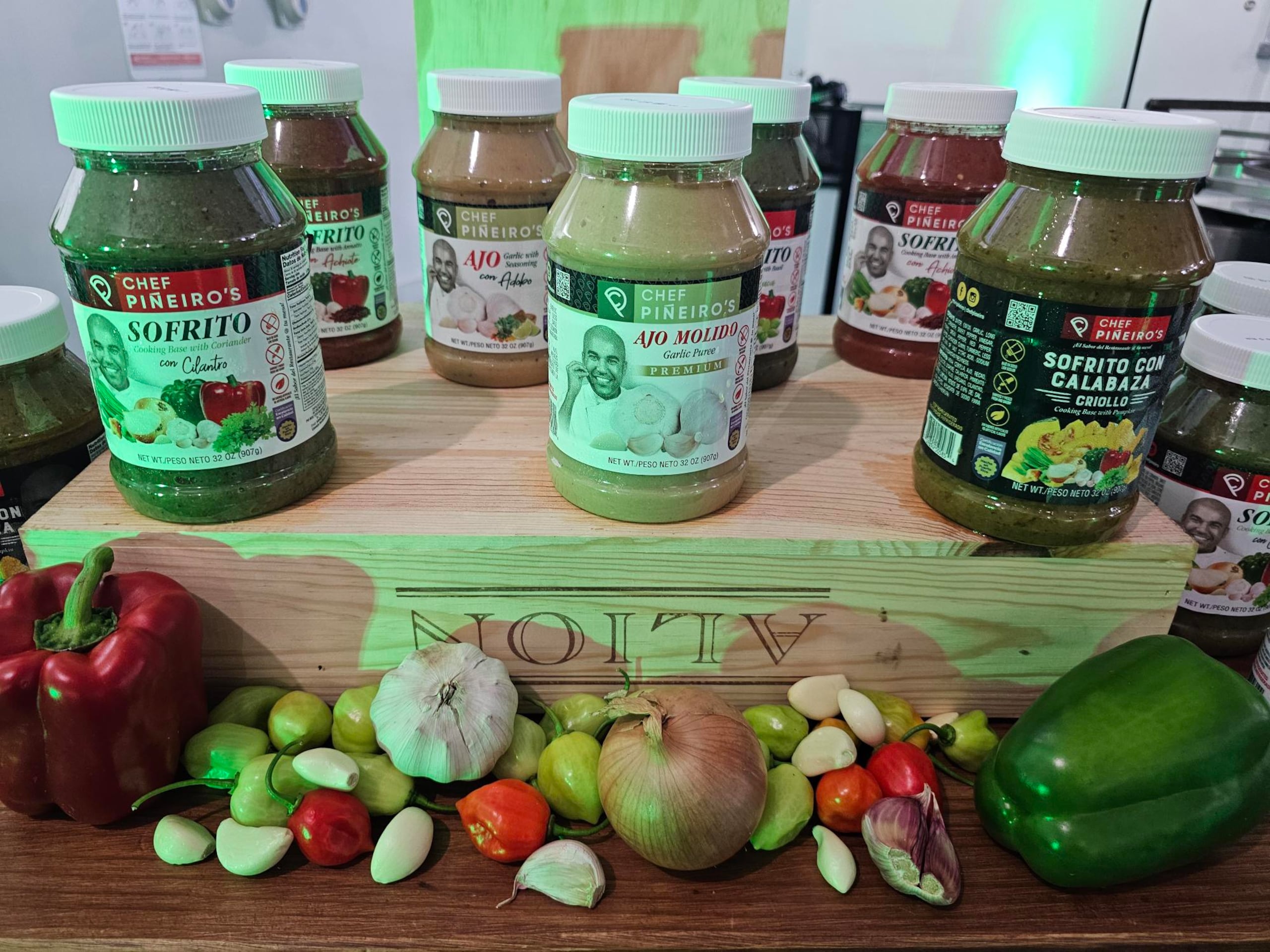 Chef Piñeiro inaugura nueva fábrica en Bayamón.