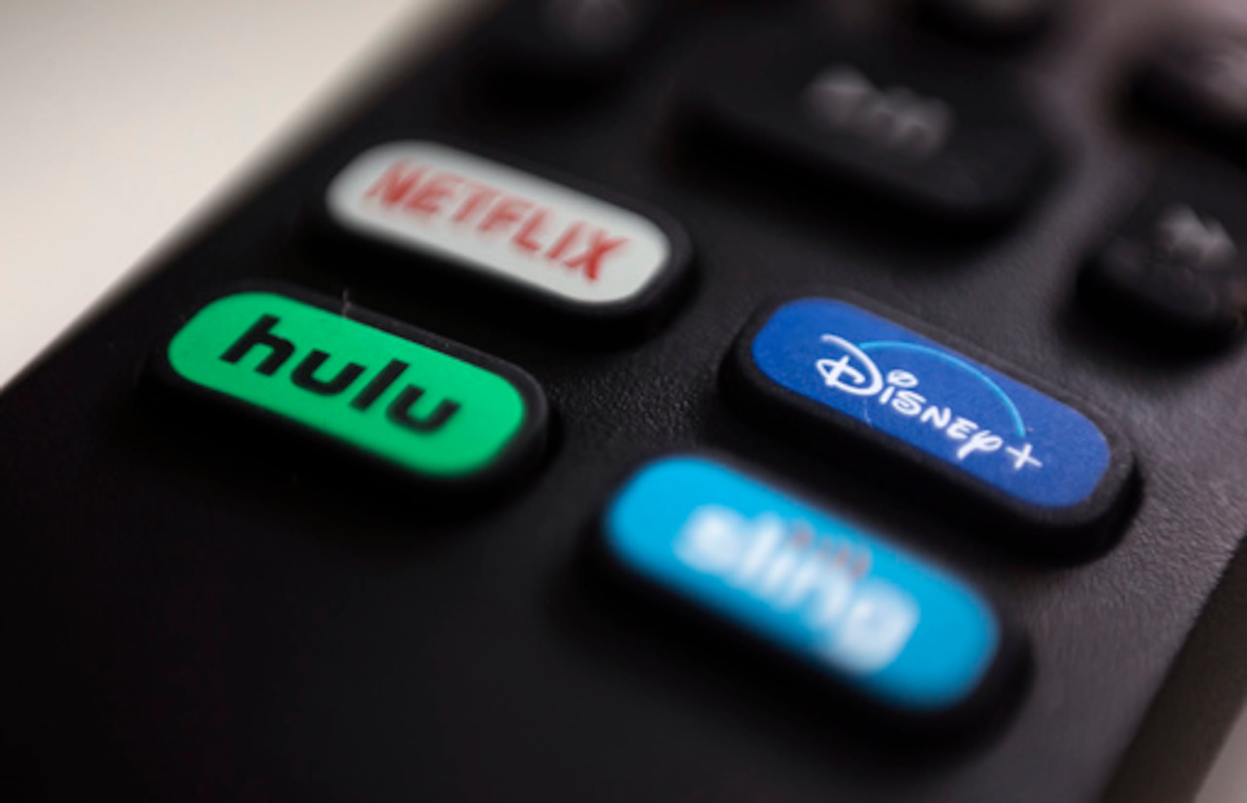 Las audiencias jóvenes cada vez están menos interesadas en la televisión tradicional y prefieren el contenido bajo demanda.
