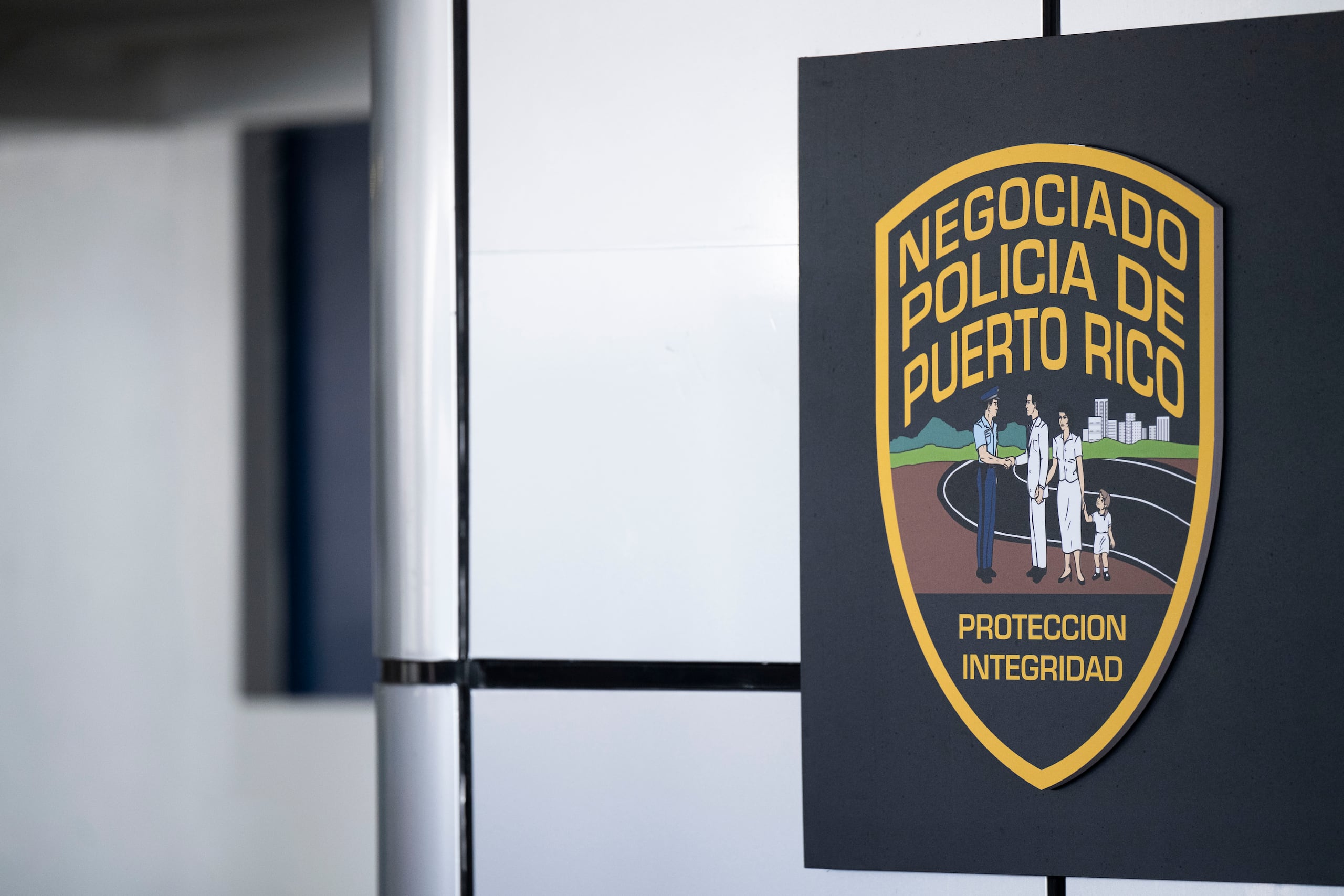 13 de junio de 2025. Carolina, PR. END/PR HOY. Conferencia de prensa convocada por la gobernadora Jenniffer González, junto al comisionado del Negociado de la Policía Joseph González y el CEO de Aerostar Jorge Hernández, desde las nuevas instalaciones del cuartel de la Policía en el Aeropuerto Internacional Luis Muñoz Marín, Precinto 216. FOTO POR: Carlos Giusti/GFR Media
Cuartel, Policía, Aeropuerto Internacional Luis Muñoz Marín, Seguridad, Agentes, K9, Unidad Canina, Aerostar, Patrullas, Body Cam, Jorge Hernández, Jenniffer González, Joseph González