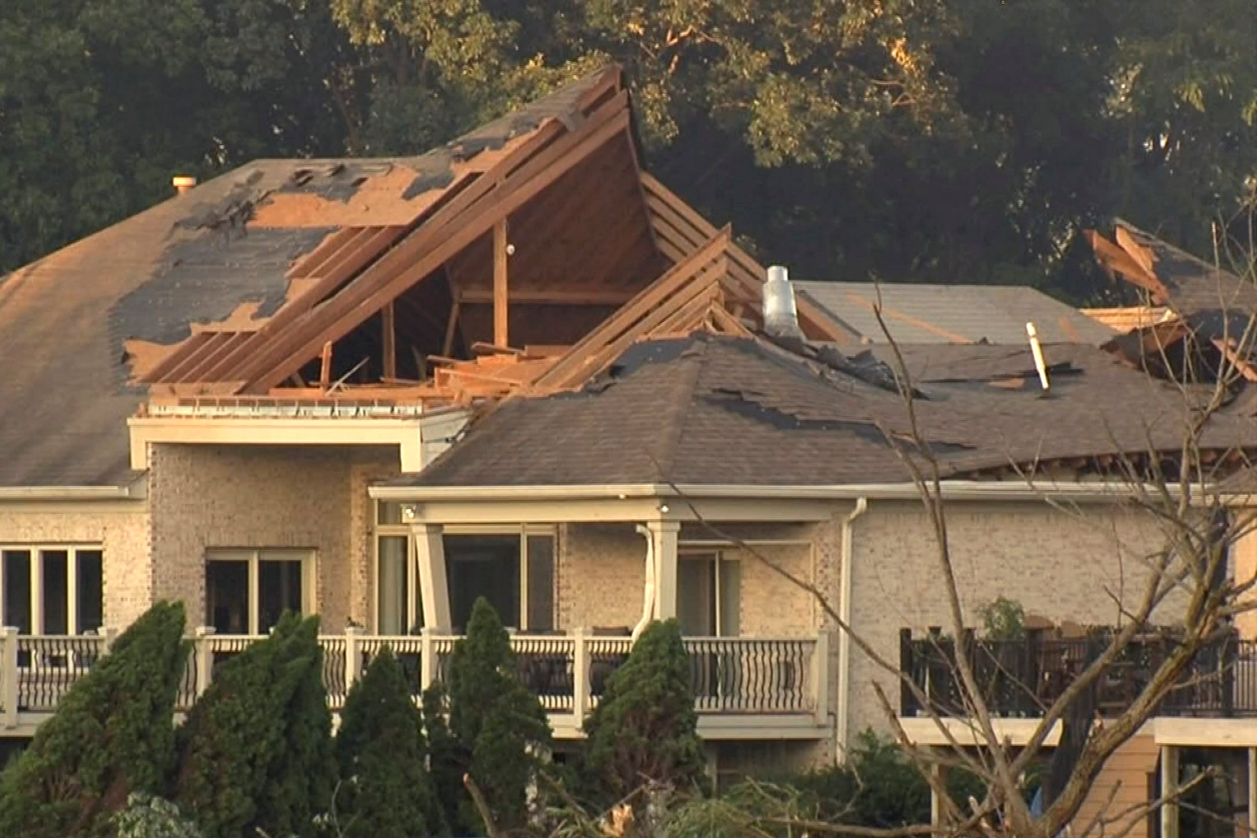 También se registró un tornado en el condado Johnson, al sur de Indianapolis, según el Indianapolis Star.