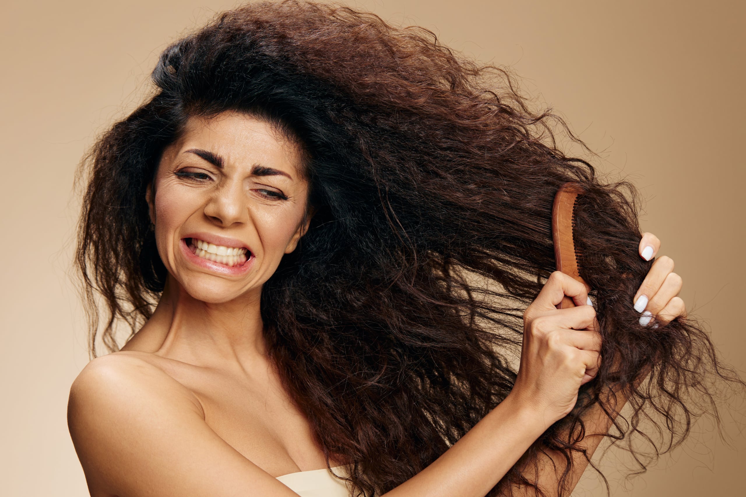 El uso de buenos productos y cepillos y peines adecuados evitará los suplicios que suelen acompañar esta tarea.